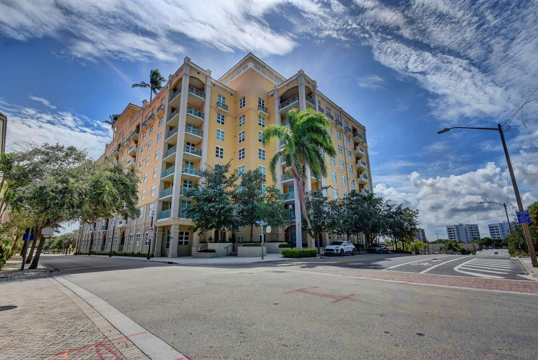 METROPOLITAN CONDO - Residential