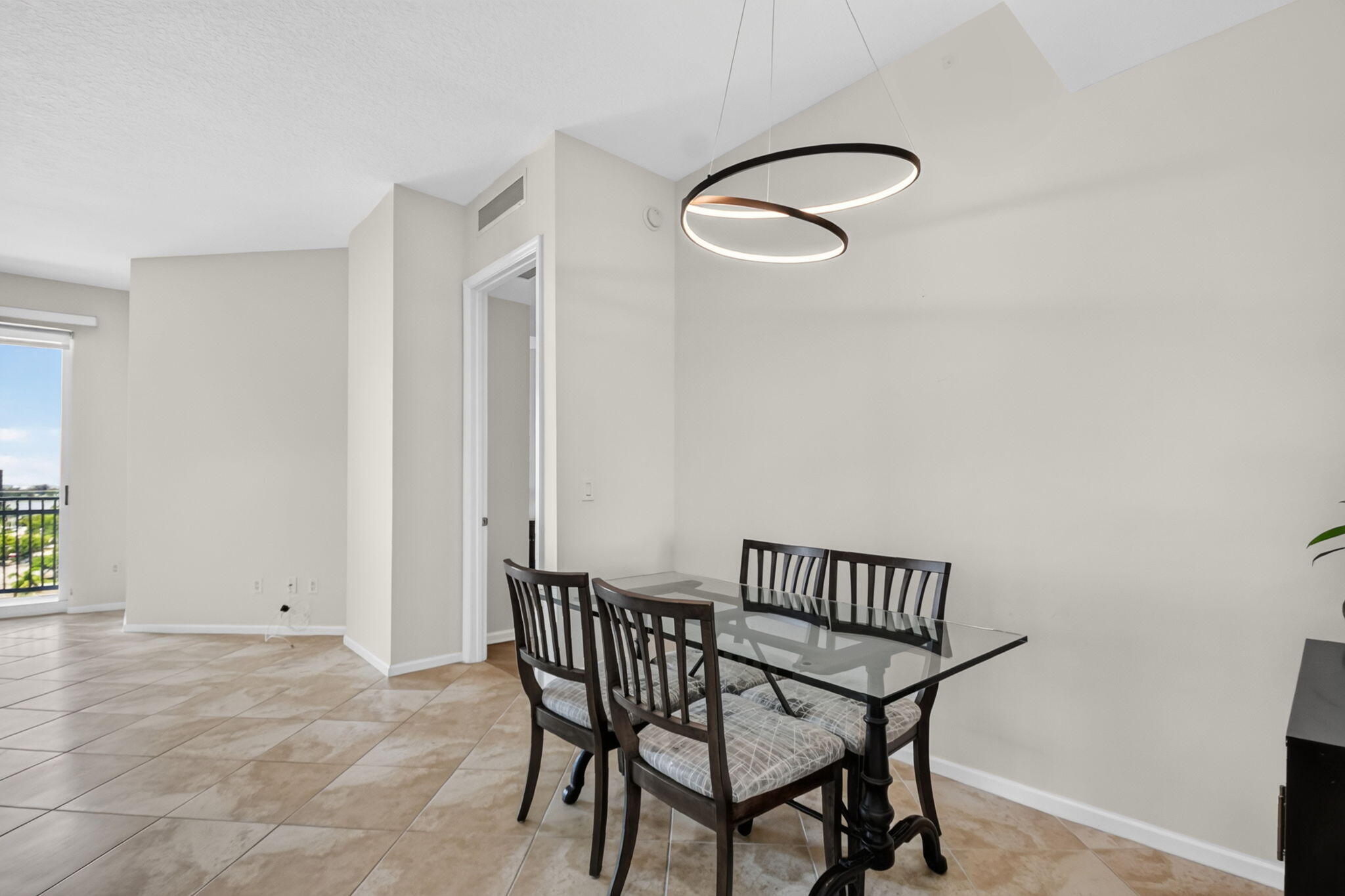 METROPOLITAN CONDO - Residential
