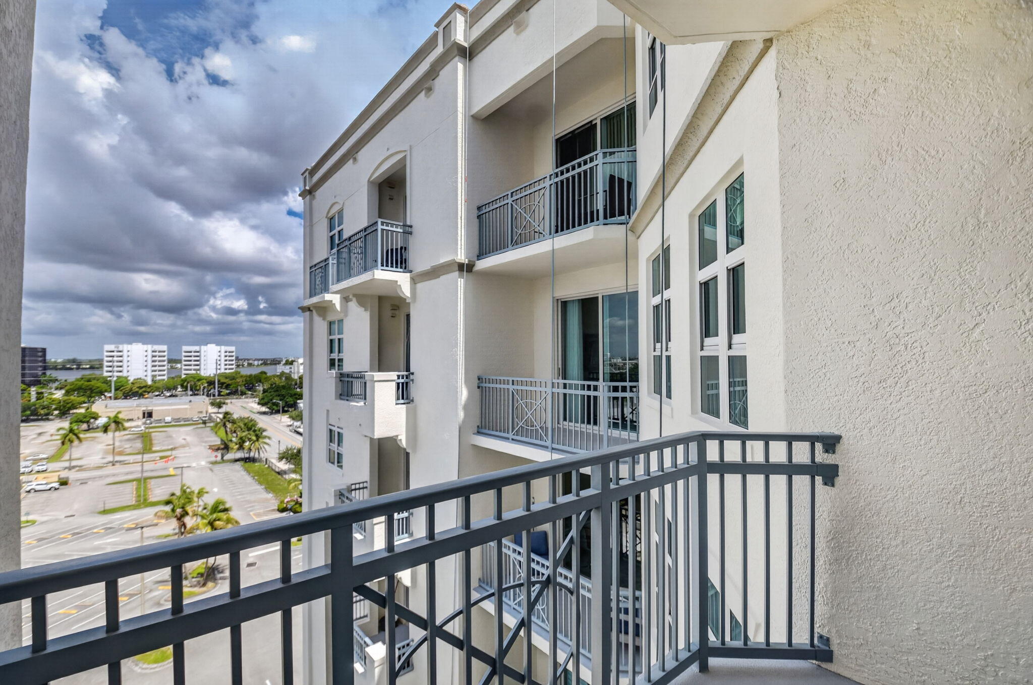 METROPOLITAN CONDO - Residential