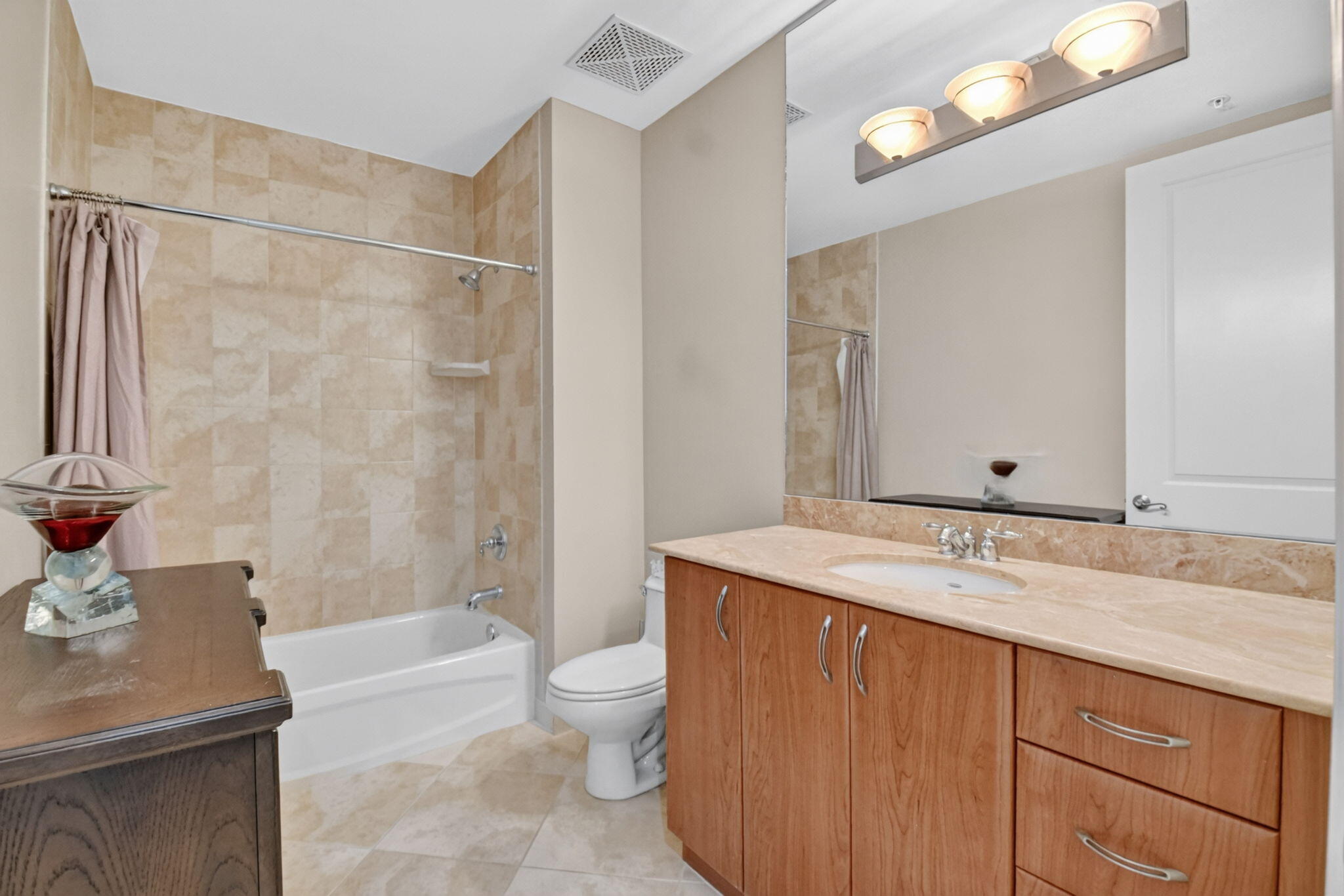 METROPOLITAN CONDO - Residential