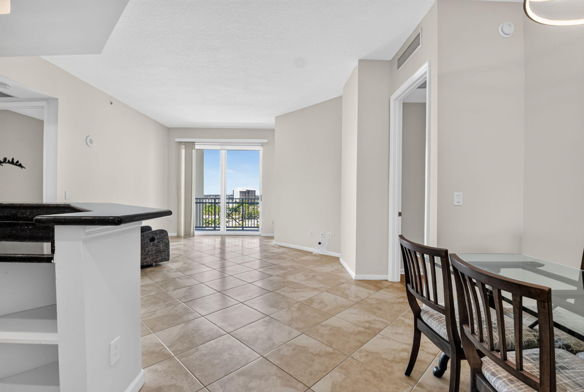 METROPOLITAN CONDO - Residential