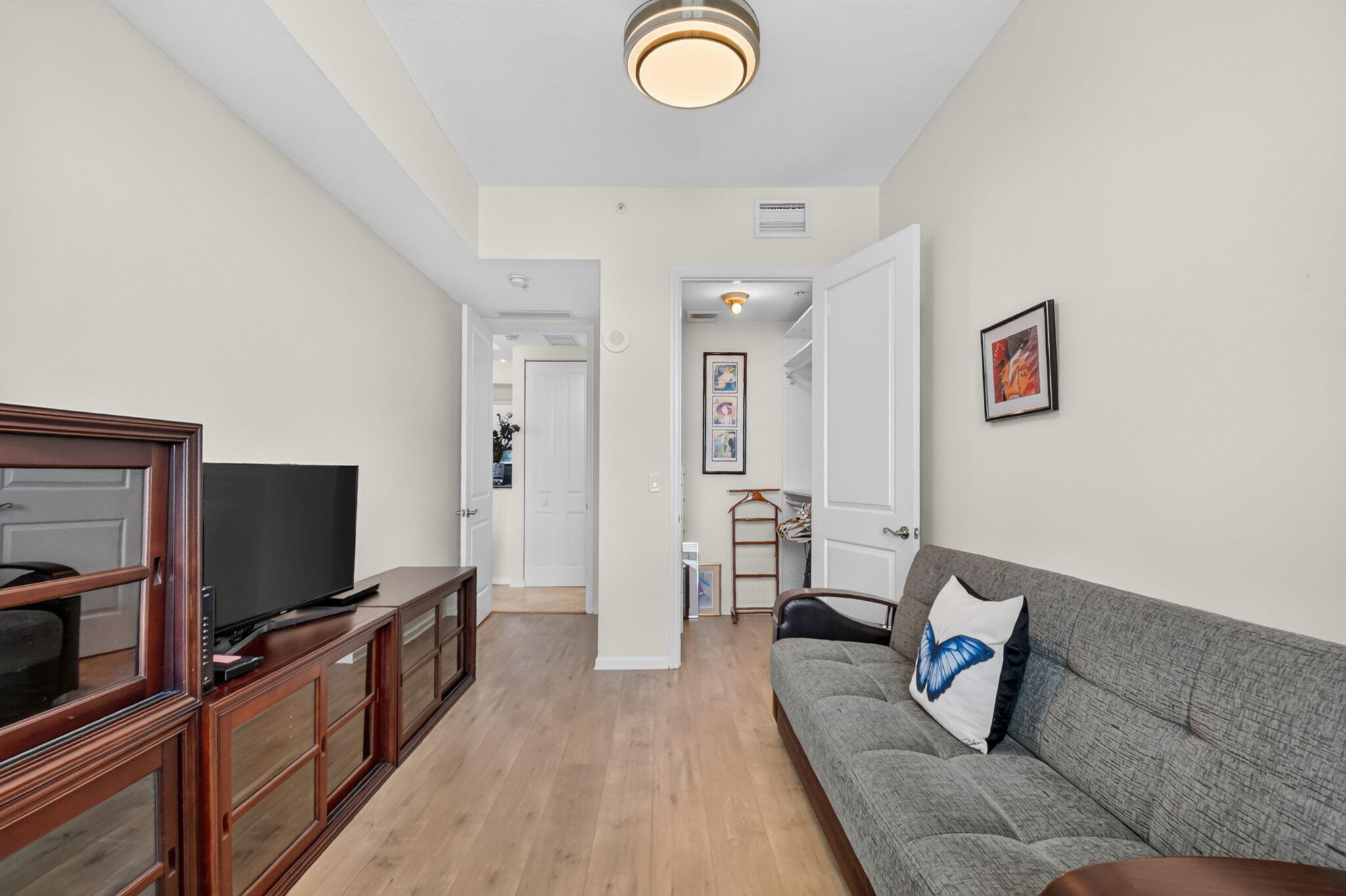 METROPOLITAN CONDO - Residential