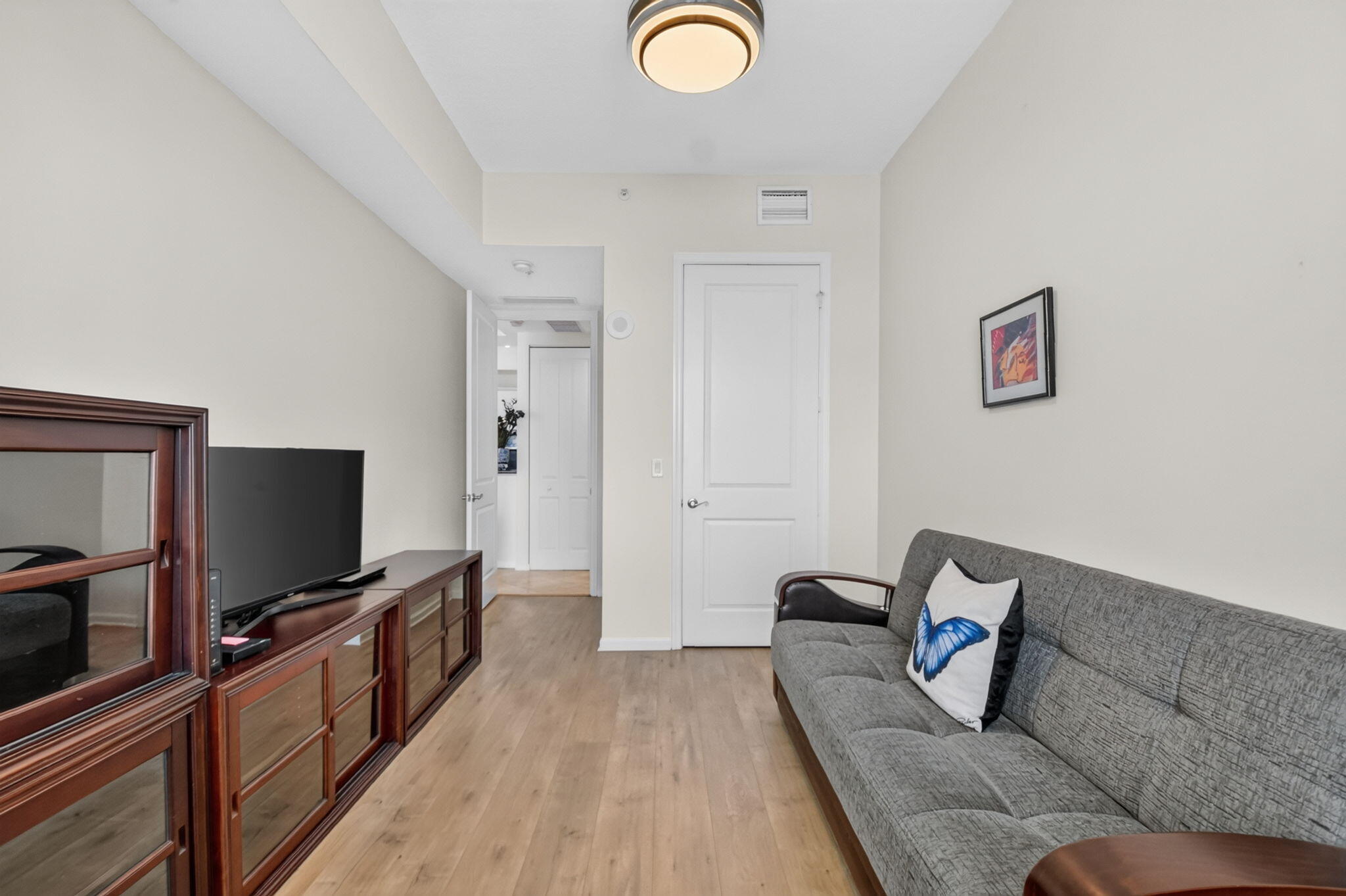 METROPOLITAN CONDO - Residential