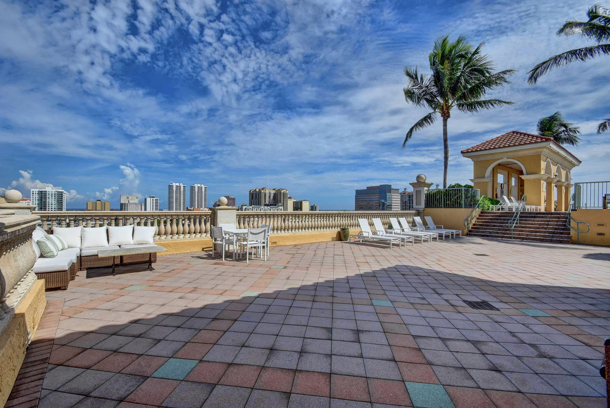 METROPOLITAN CONDO - Residential