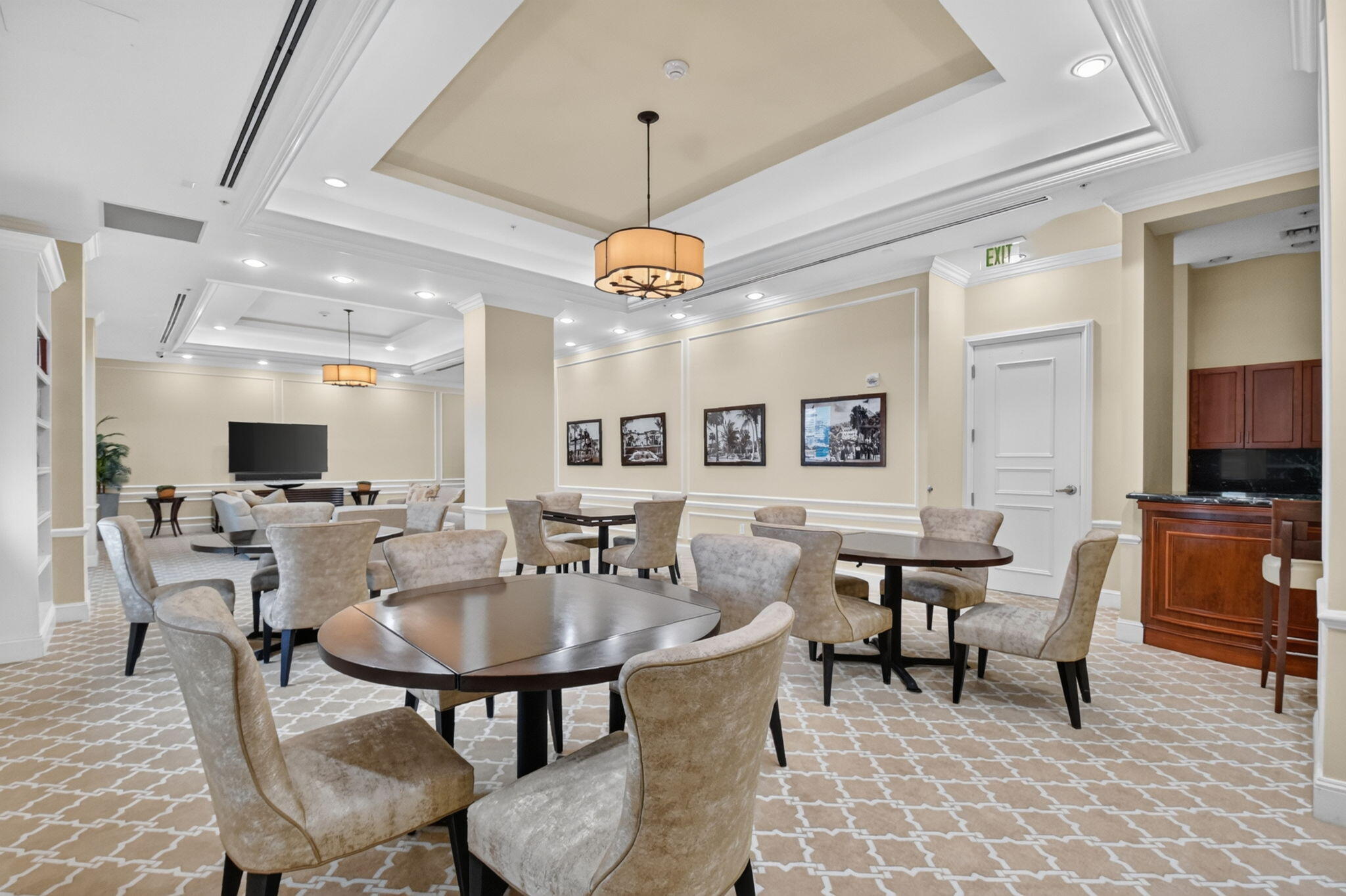 METROPOLITAN CONDO - Residential