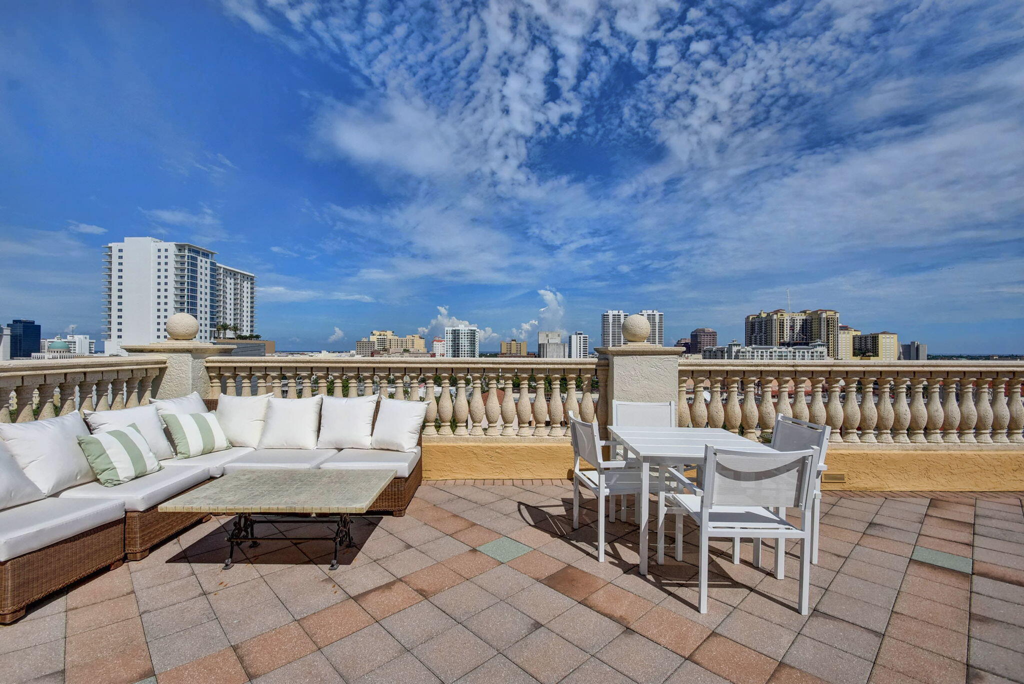 METROPOLITAN CONDO - Residential