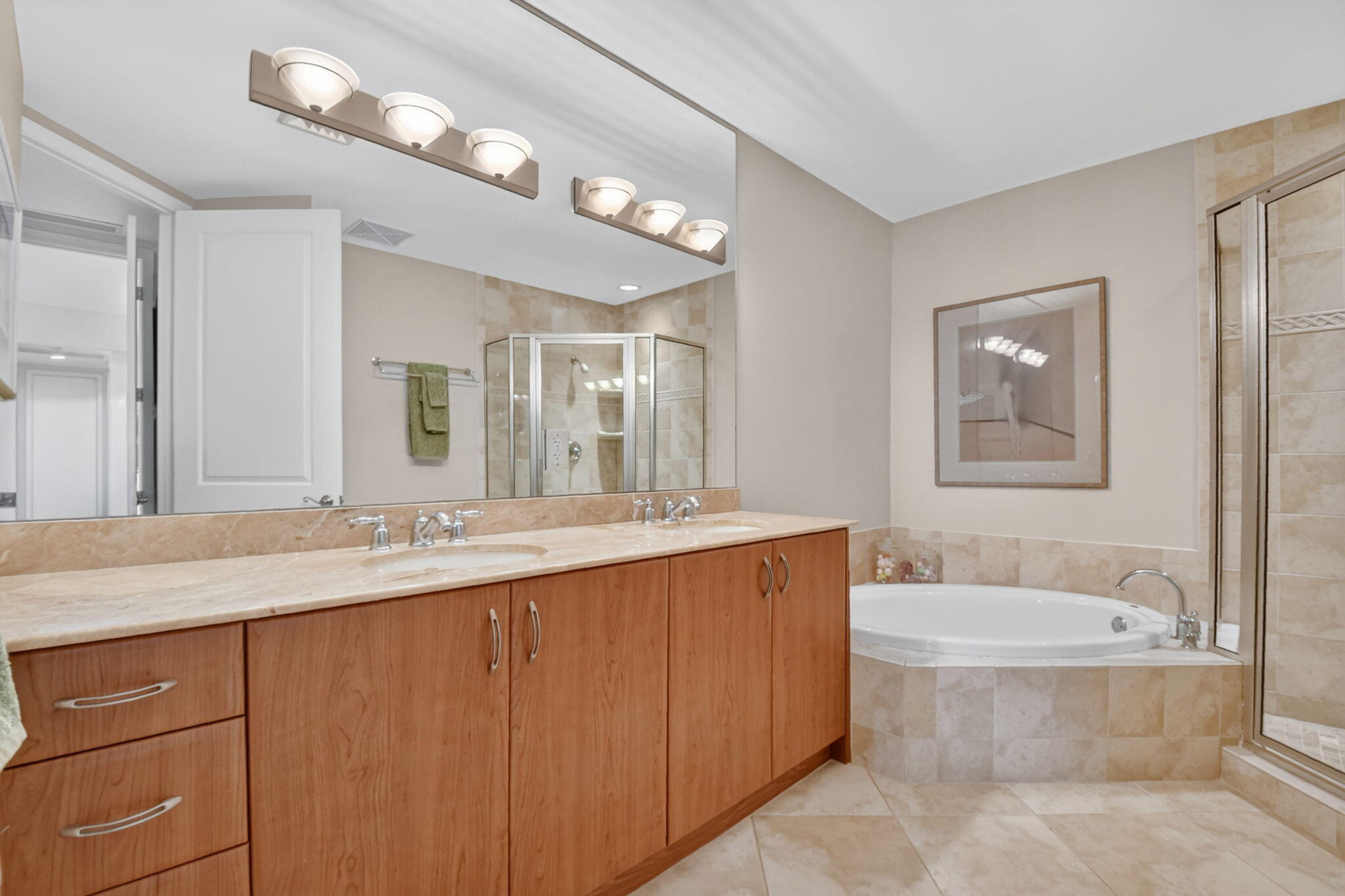 METROPOLITAN CONDO - Residential