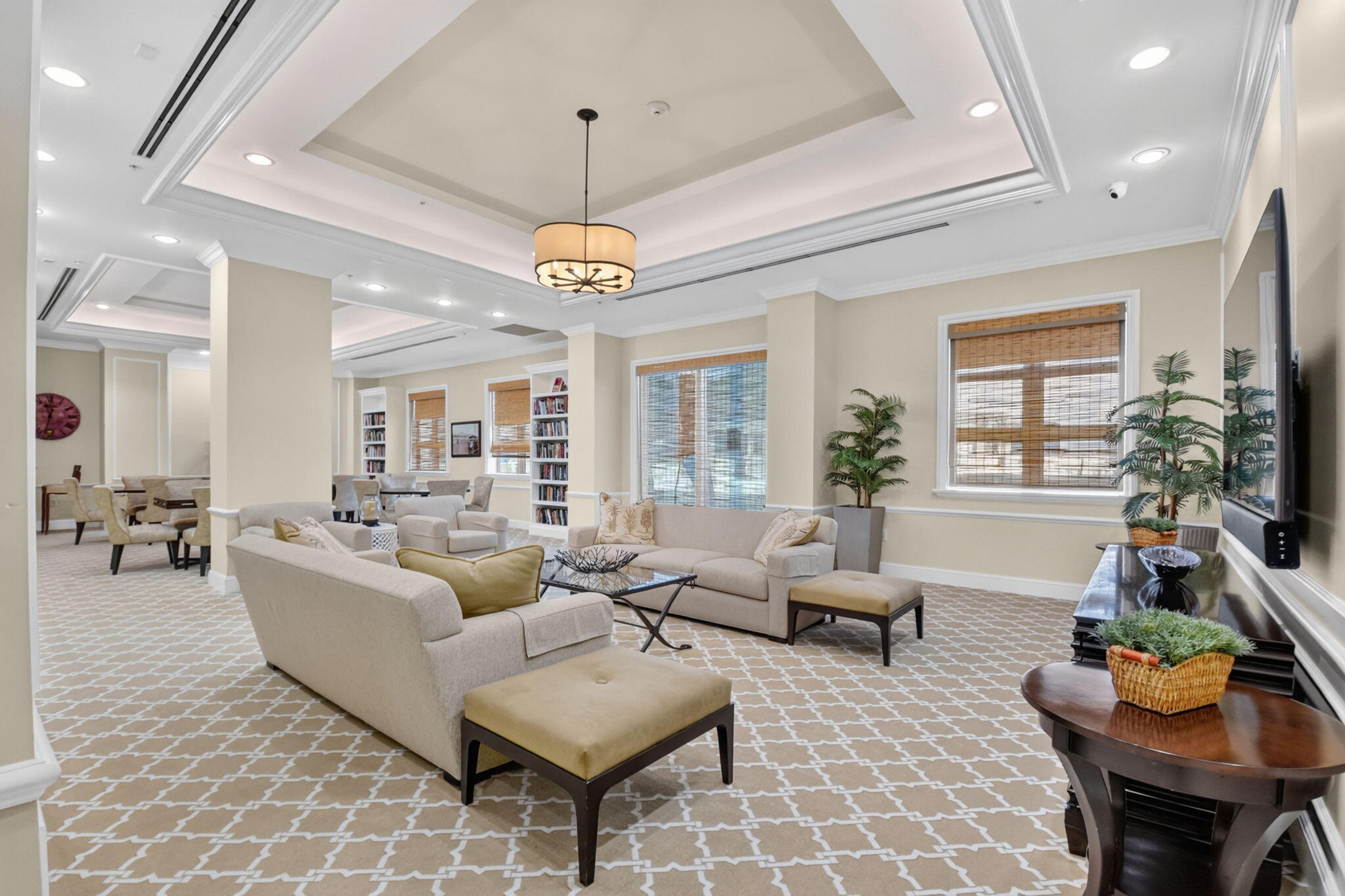 METROPOLITAN CONDO - Residential