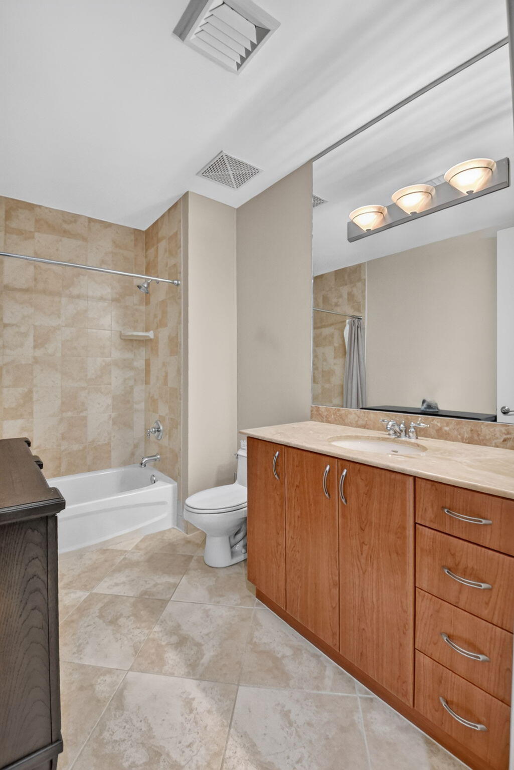 METROPOLITAN CONDO - Residential