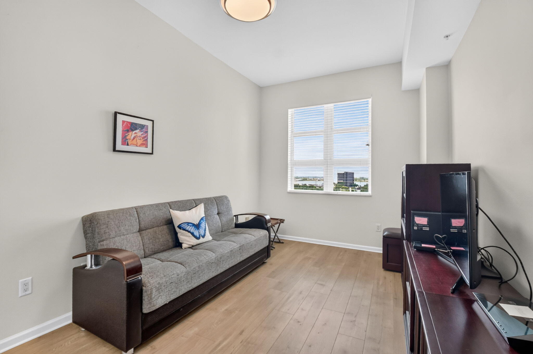 METROPOLITAN CONDO - Residential