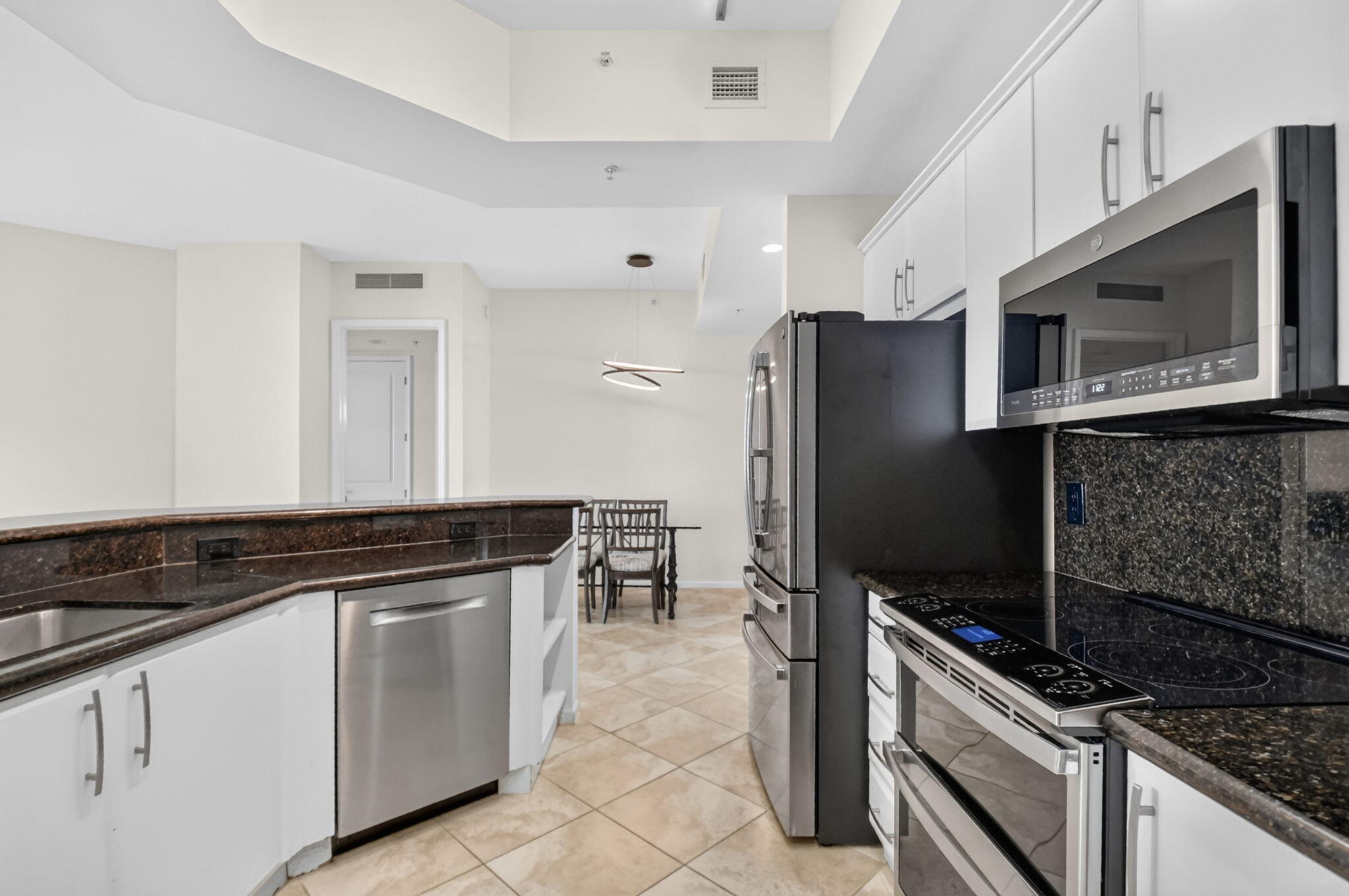 METROPOLITAN CONDO - Residential