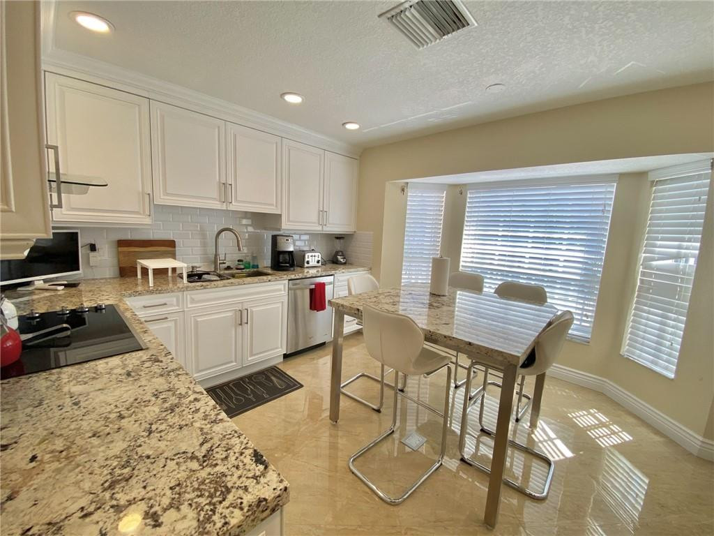 HOLLYWOOD CENTRAL BEACH - Residential Lease
