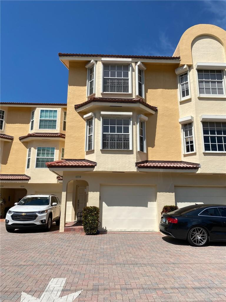 HOLLYWOOD CENTRAL BEACH - Residential Lease