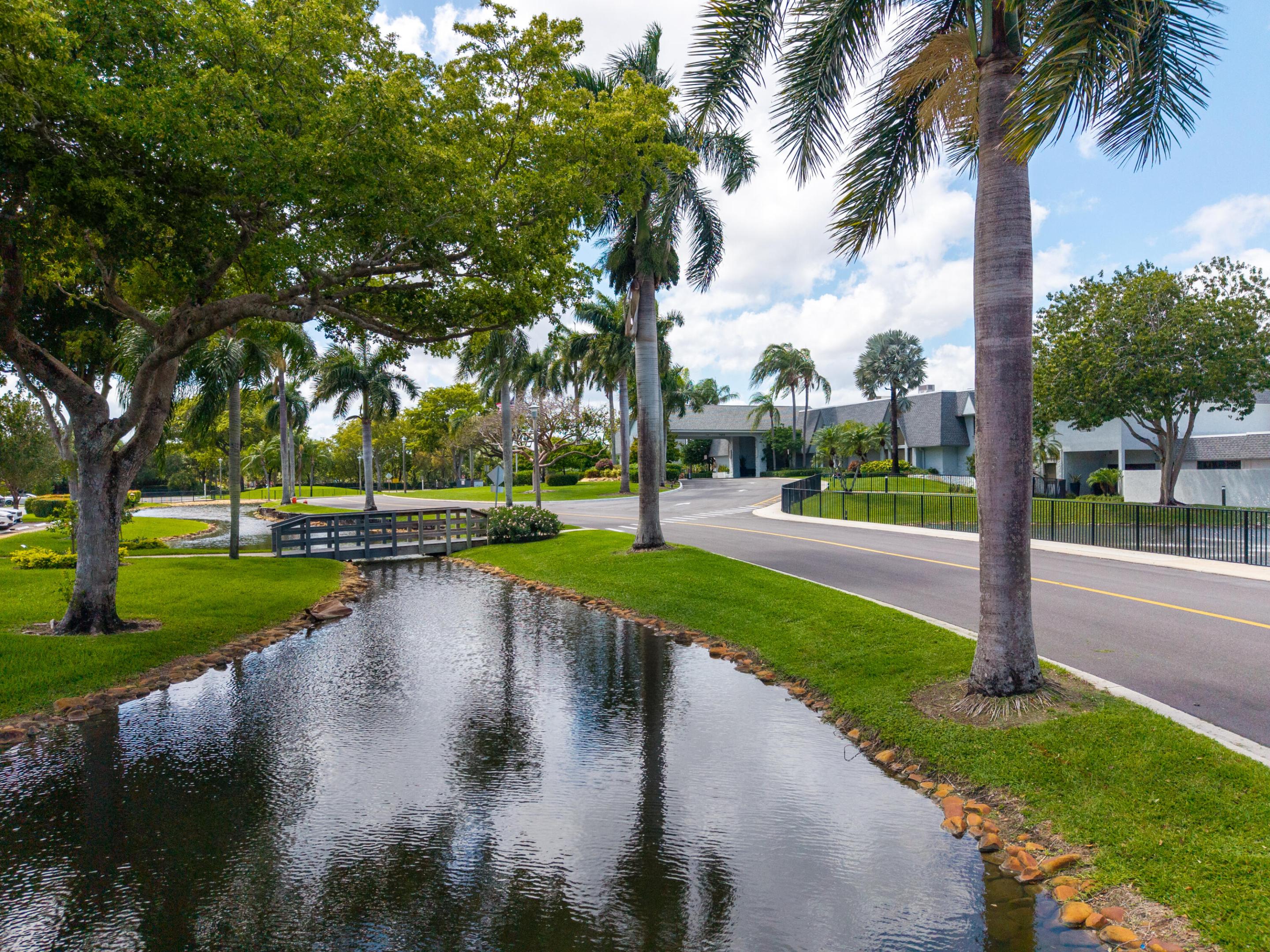 HUNTINGTON LAKES SEC FIVE CONDOS - Residential Lease