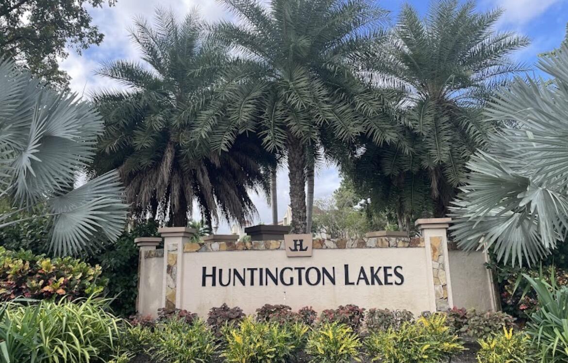 HUNTINGTON LAKES SEC FIVE CONDOS - Residential Lease