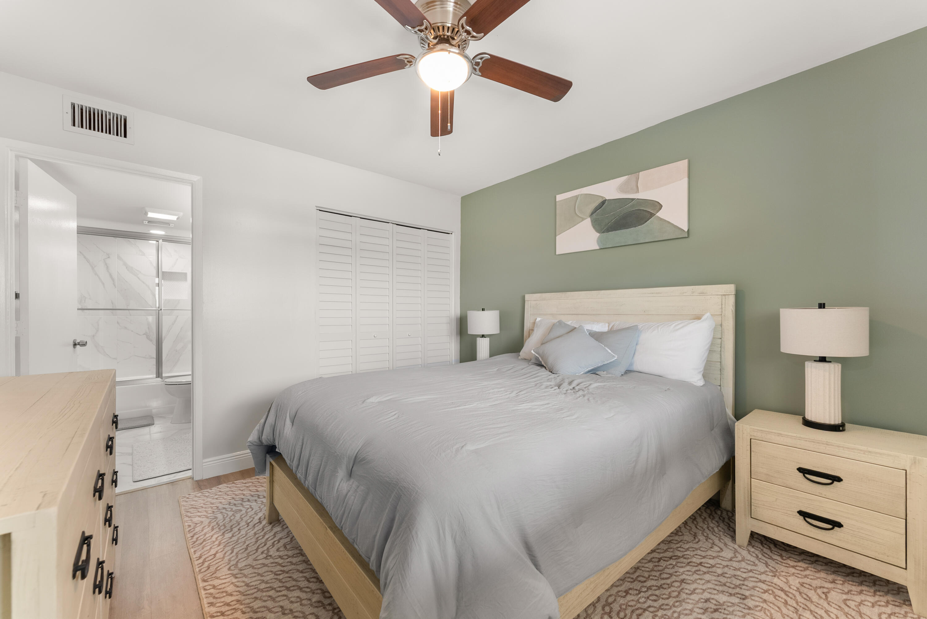 HUNTINGTON LAKES SEC FIVE CONDOS - Residential Lease
