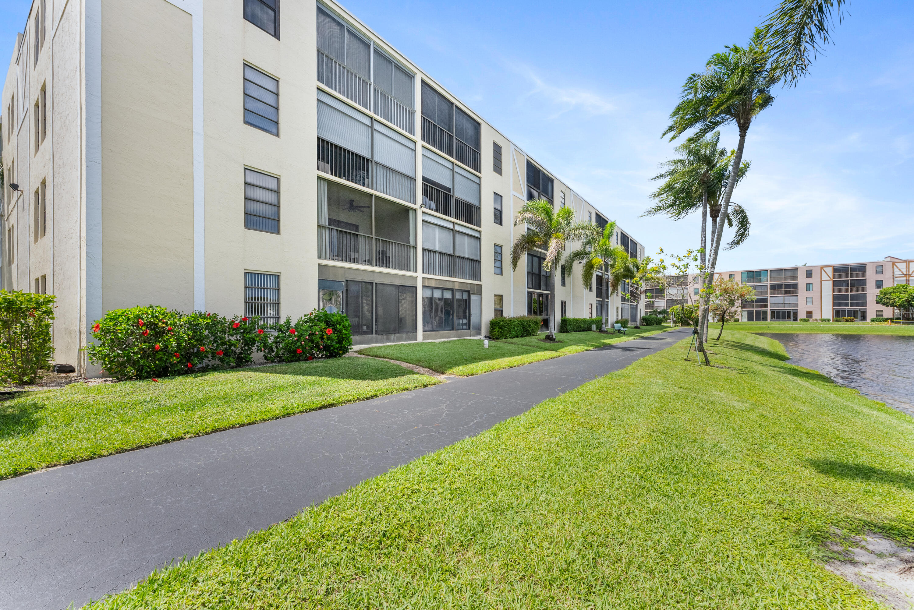 HUNTINGTON LAKES SEC FIVE CONDOS - Residential Lease