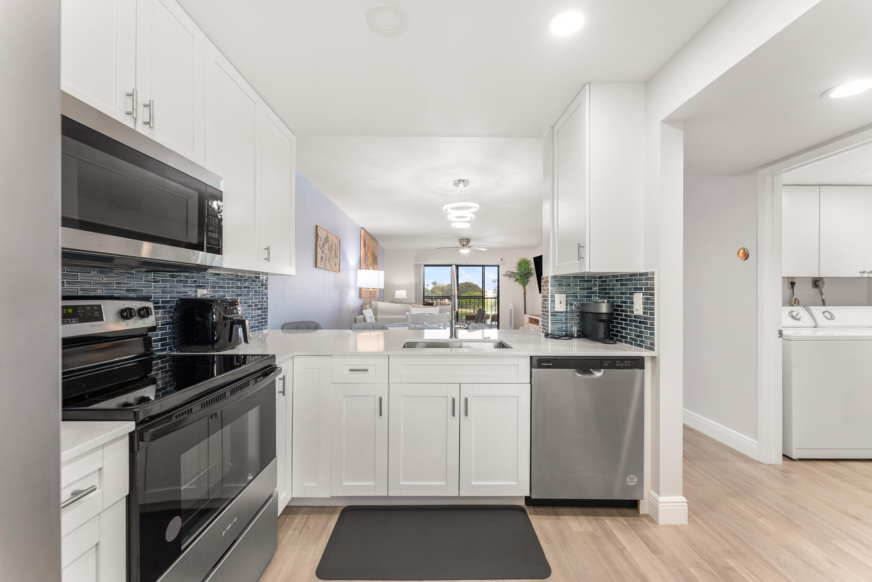 HUNTINGTON LAKES SEC FIVE CONDOS - Residential Lease