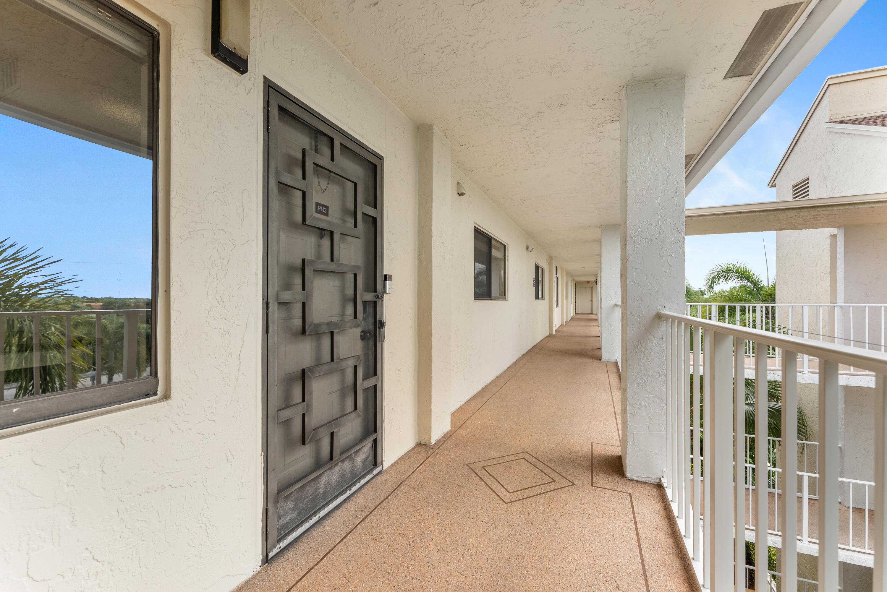 HUNTINGTON LAKES SEC FIVE CONDOS - Residential Lease