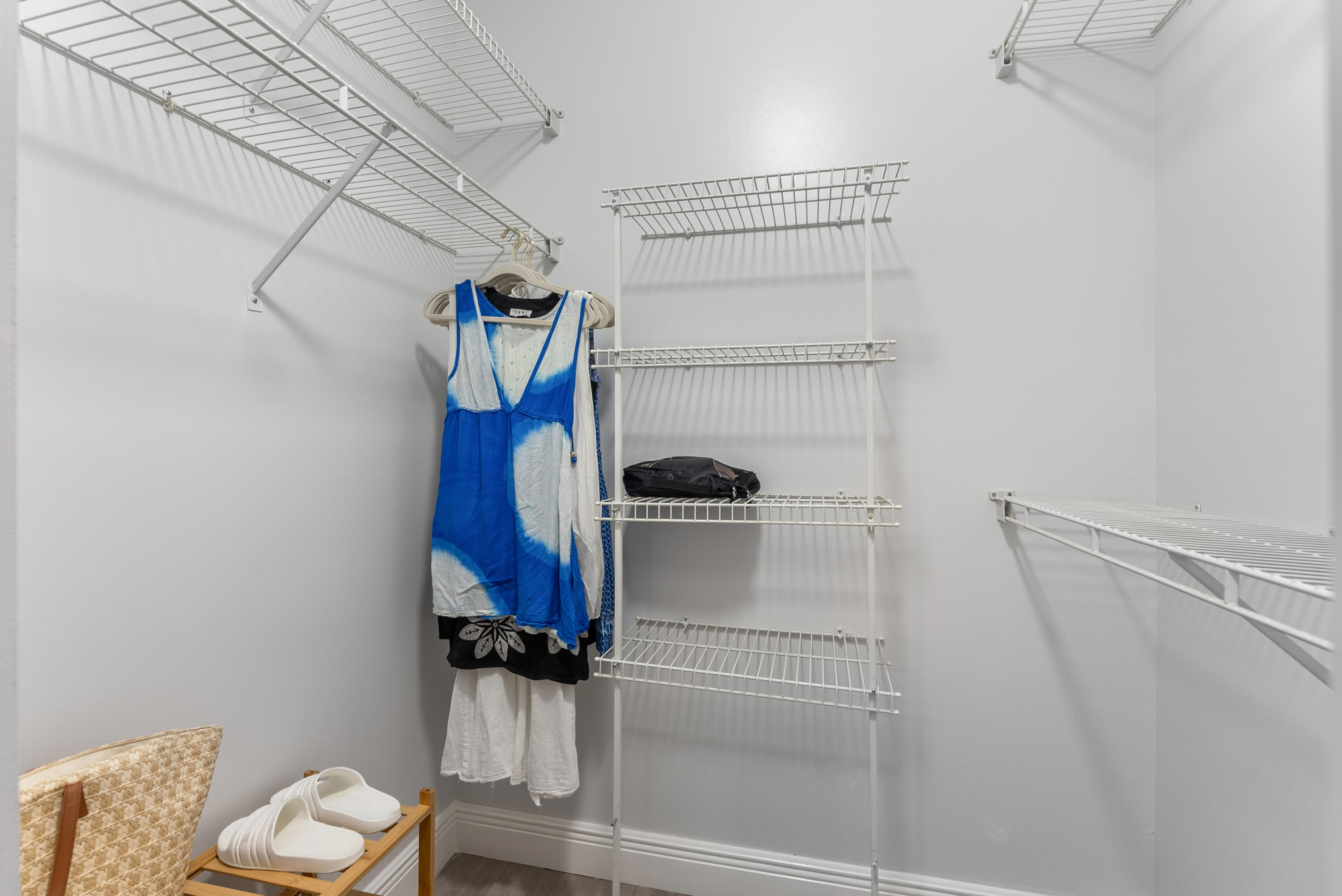 HUNTINGTON LAKES SEC FIVE CONDOS - Residential Lease