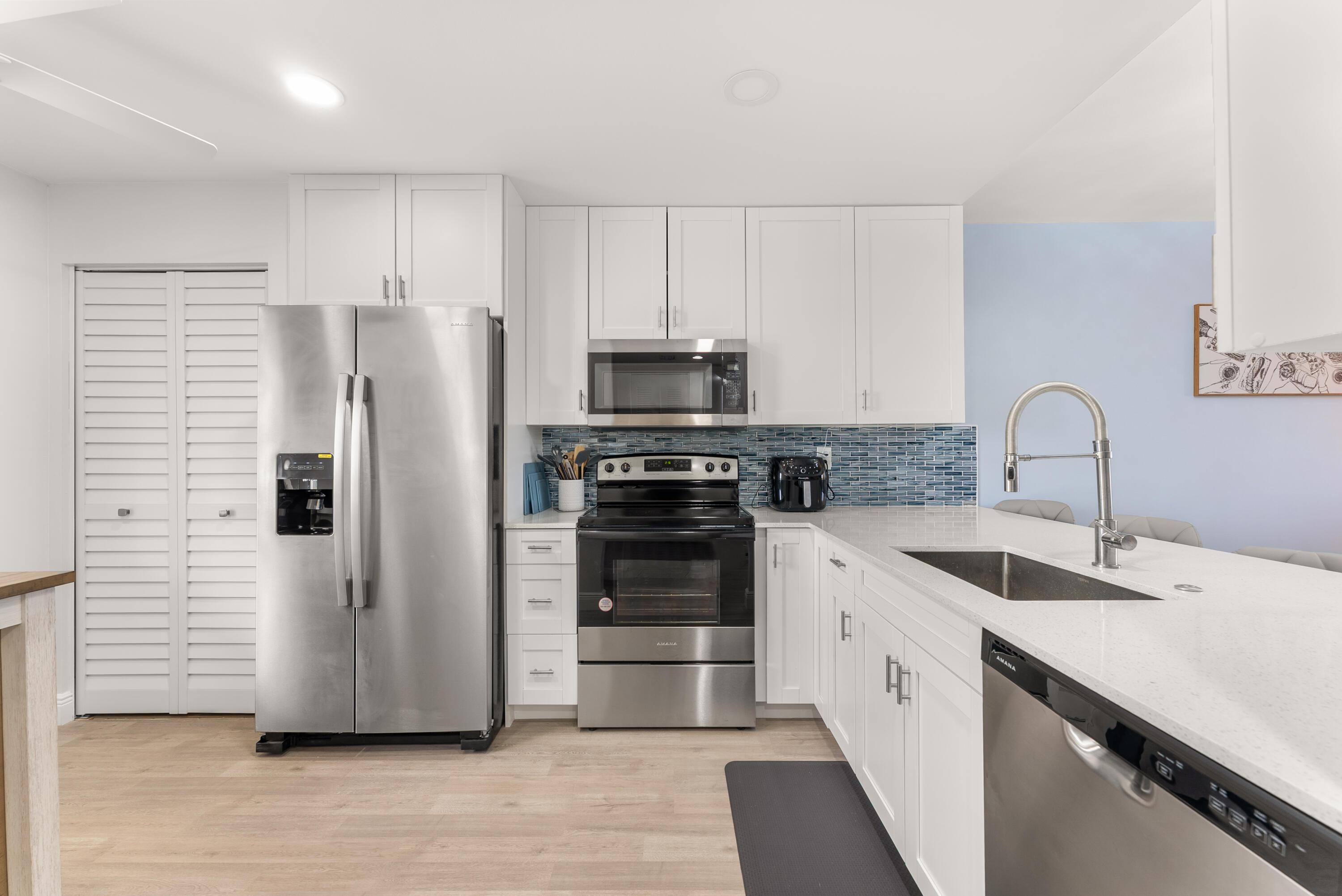 HUNTINGTON LAKES SEC FIVE CONDOS - Residential Lease