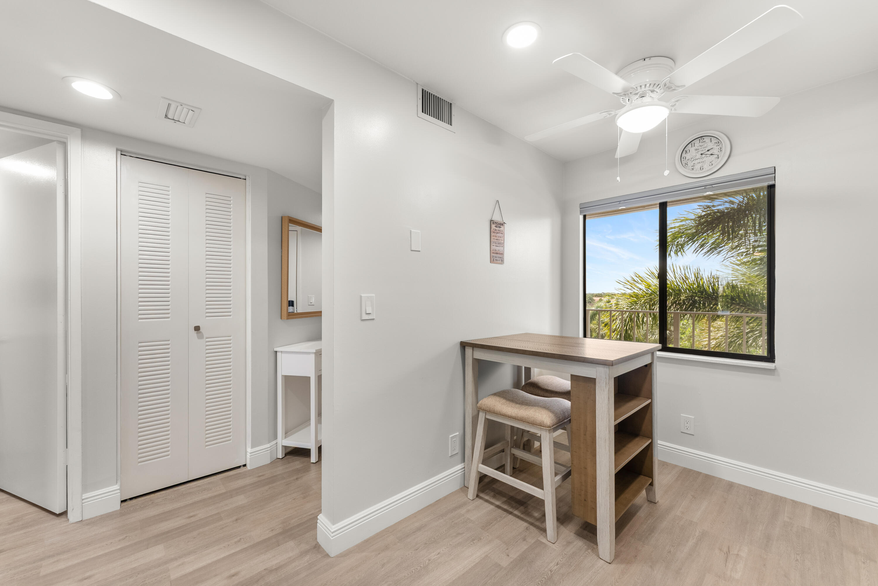 HUNTINGTON LAKES SEC FIVE CONDOS - Residential Lease