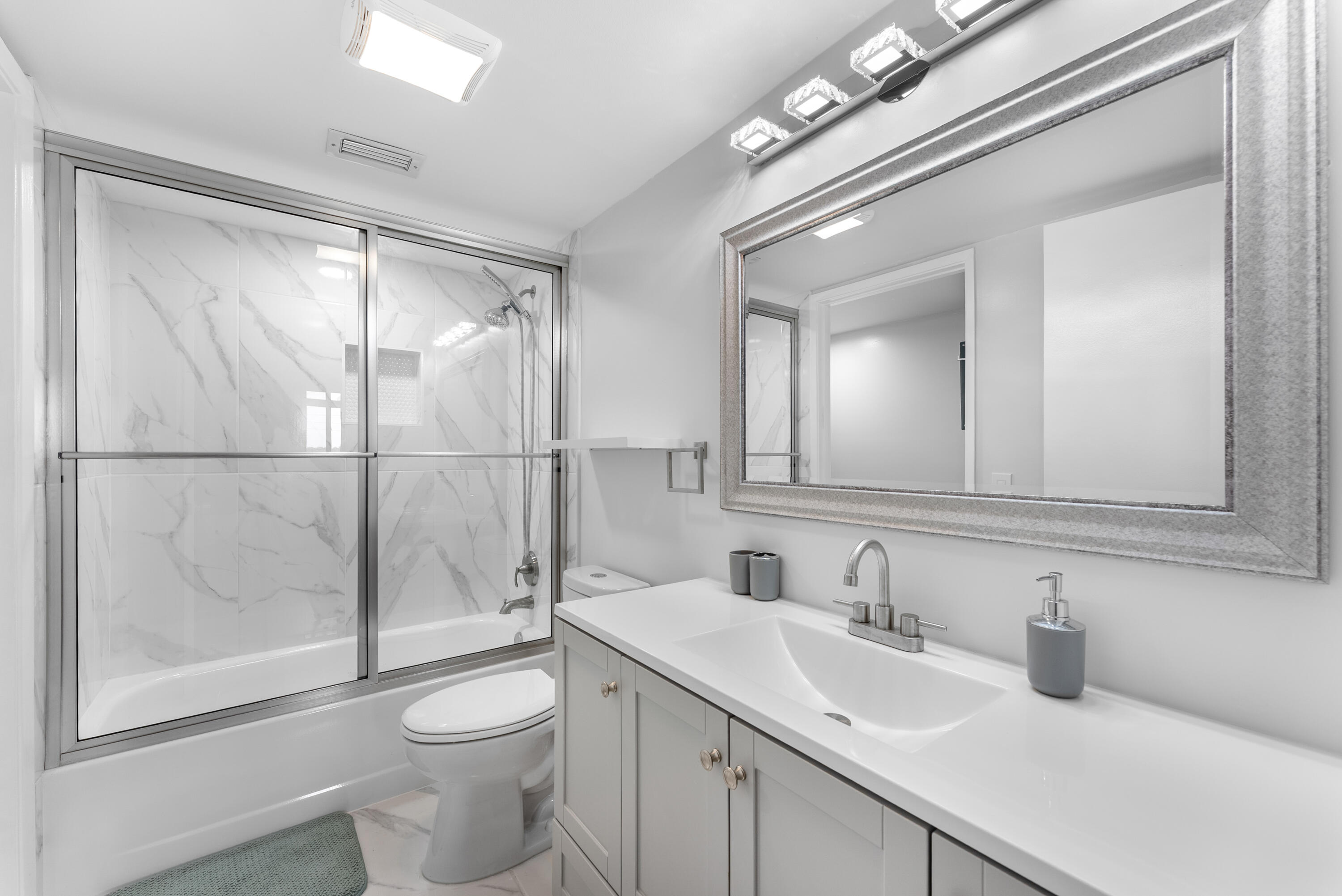 HUNTINGTON LAKES SEC FIVE CONDOS - Residential Lease