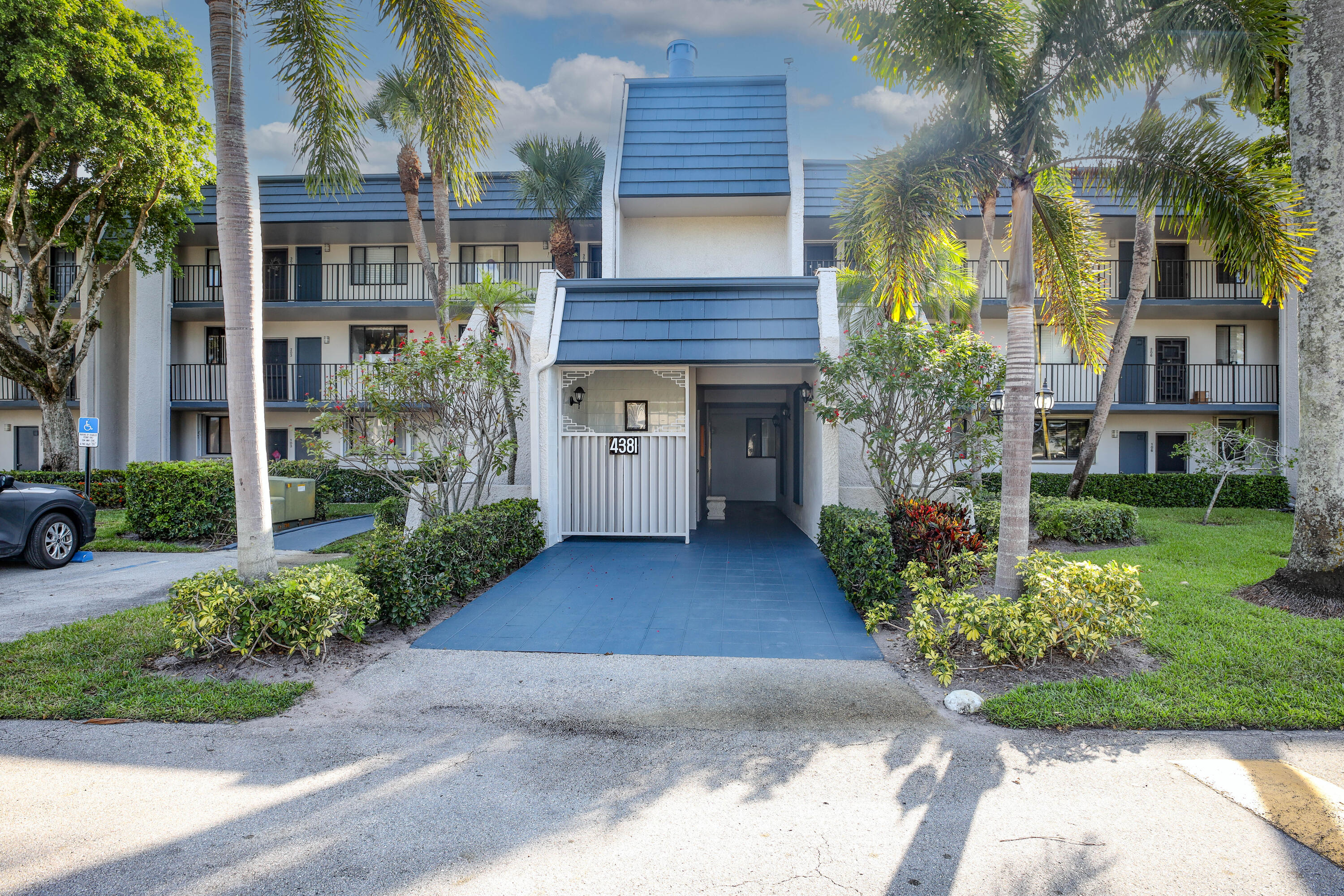 FOUNTAINS OF PALM BEACH CONDO 2 - Residential