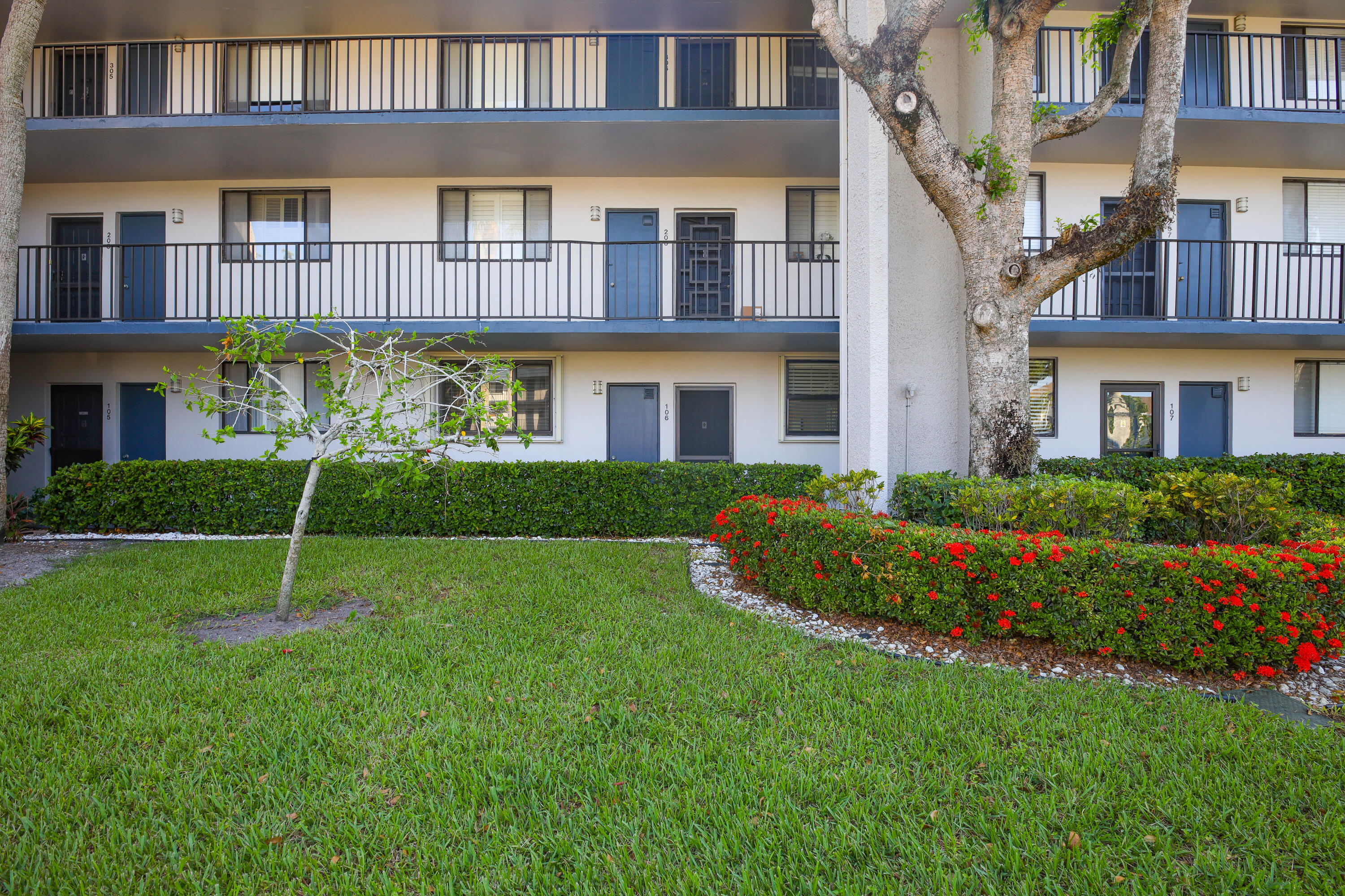 FOUNTAINS OF PALM BEACH CONDO 2 - Residential