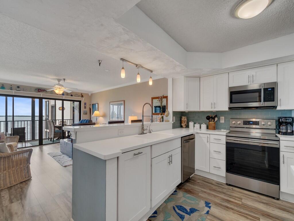 PELICAN POINTE OF SEBASTIAN V - Residential