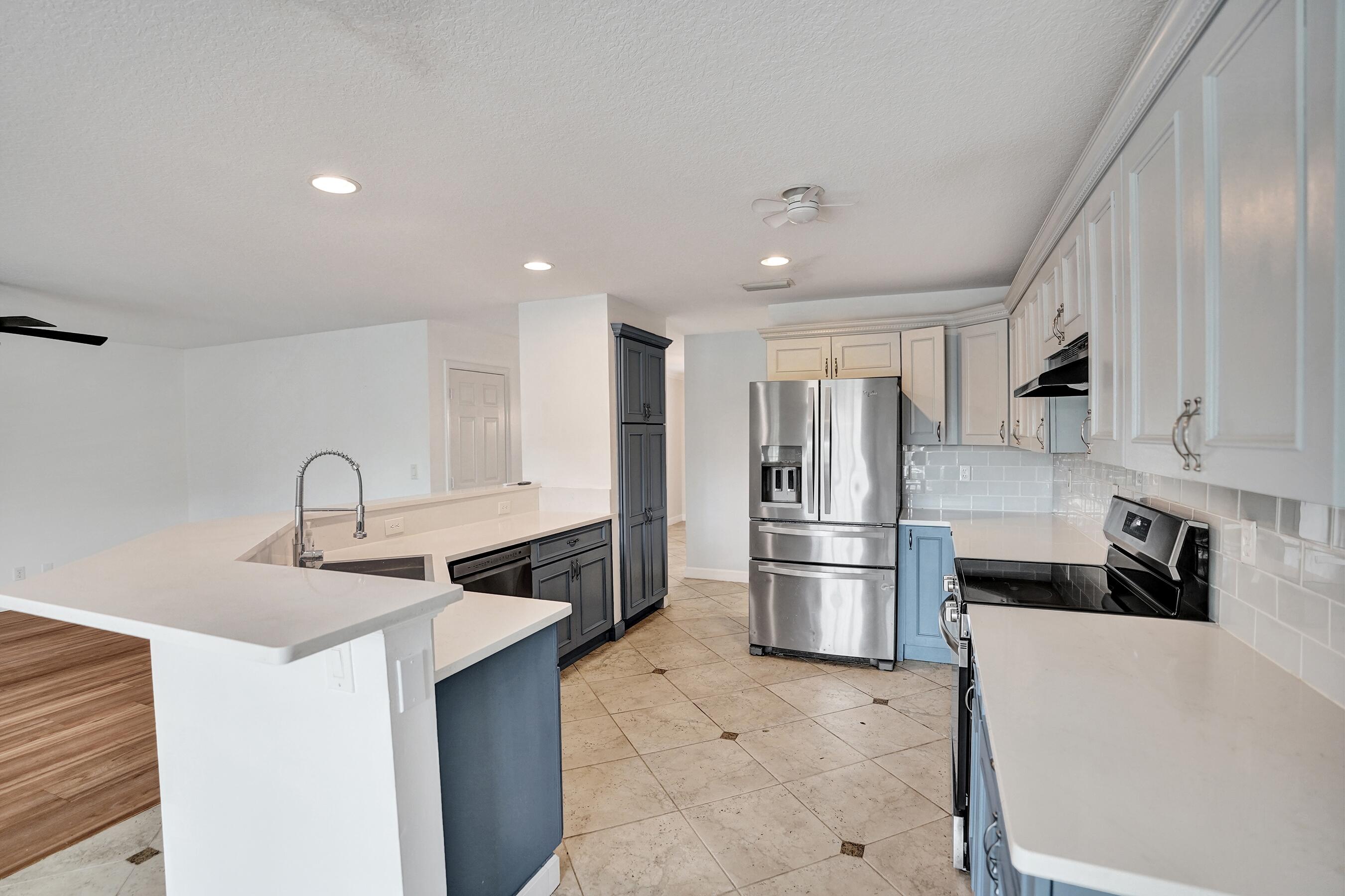 BOYNTON WATERS - Residential