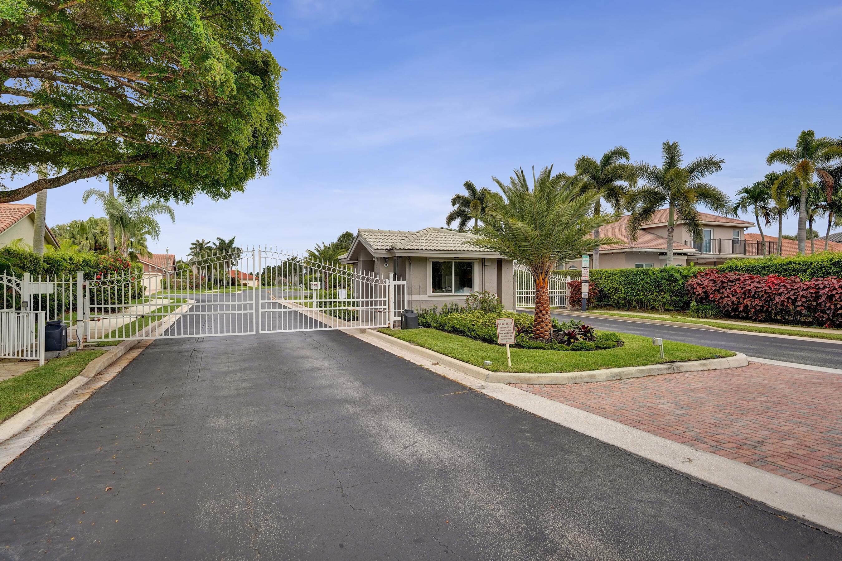 BOYNTON WATERS - Residential