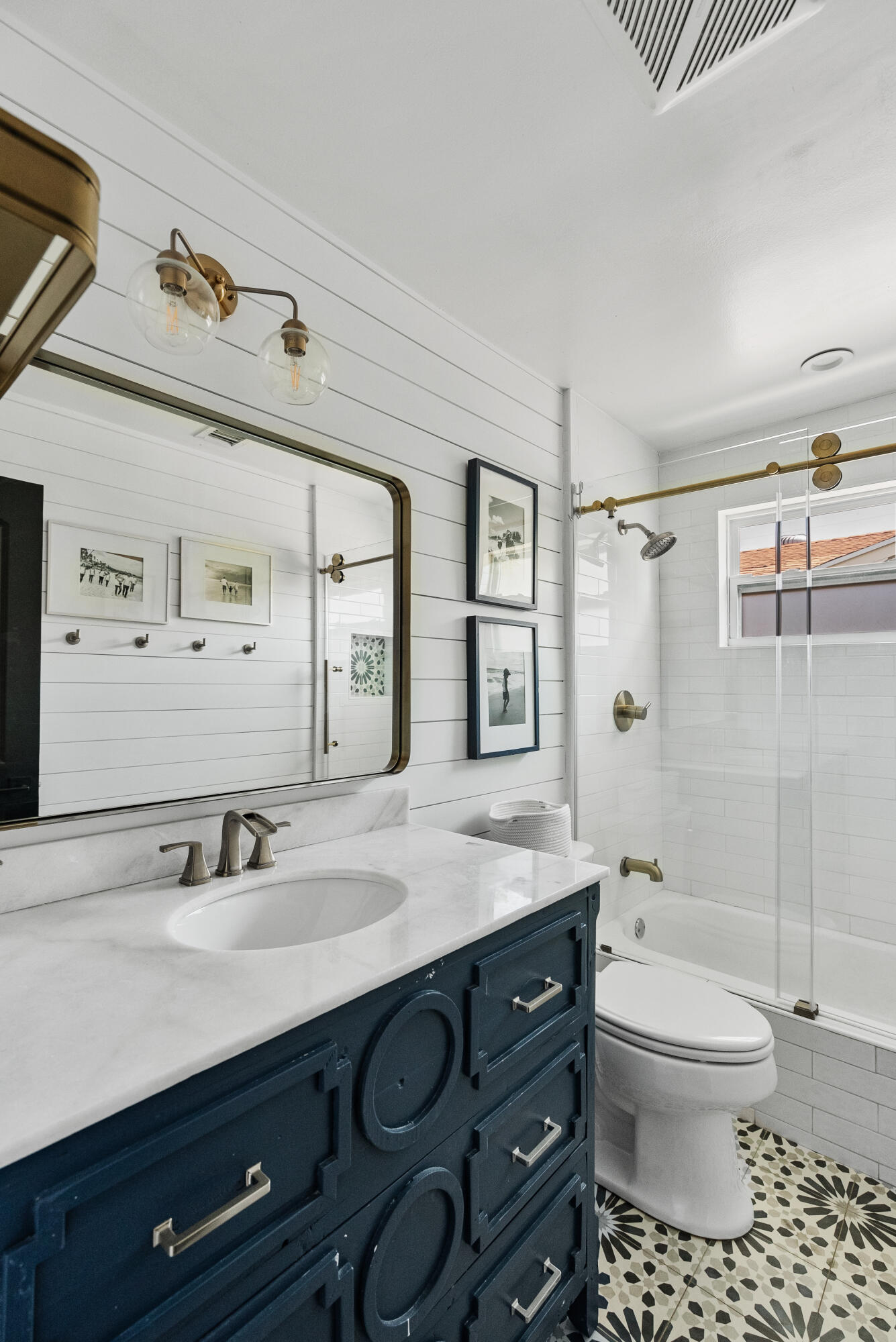FOREST HILLS - Residential Lease