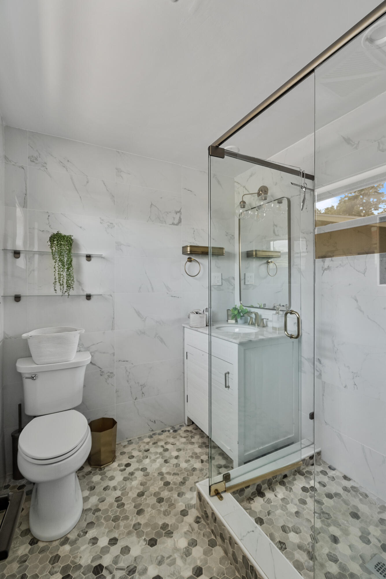 FOREST HILLS - Residential Lease