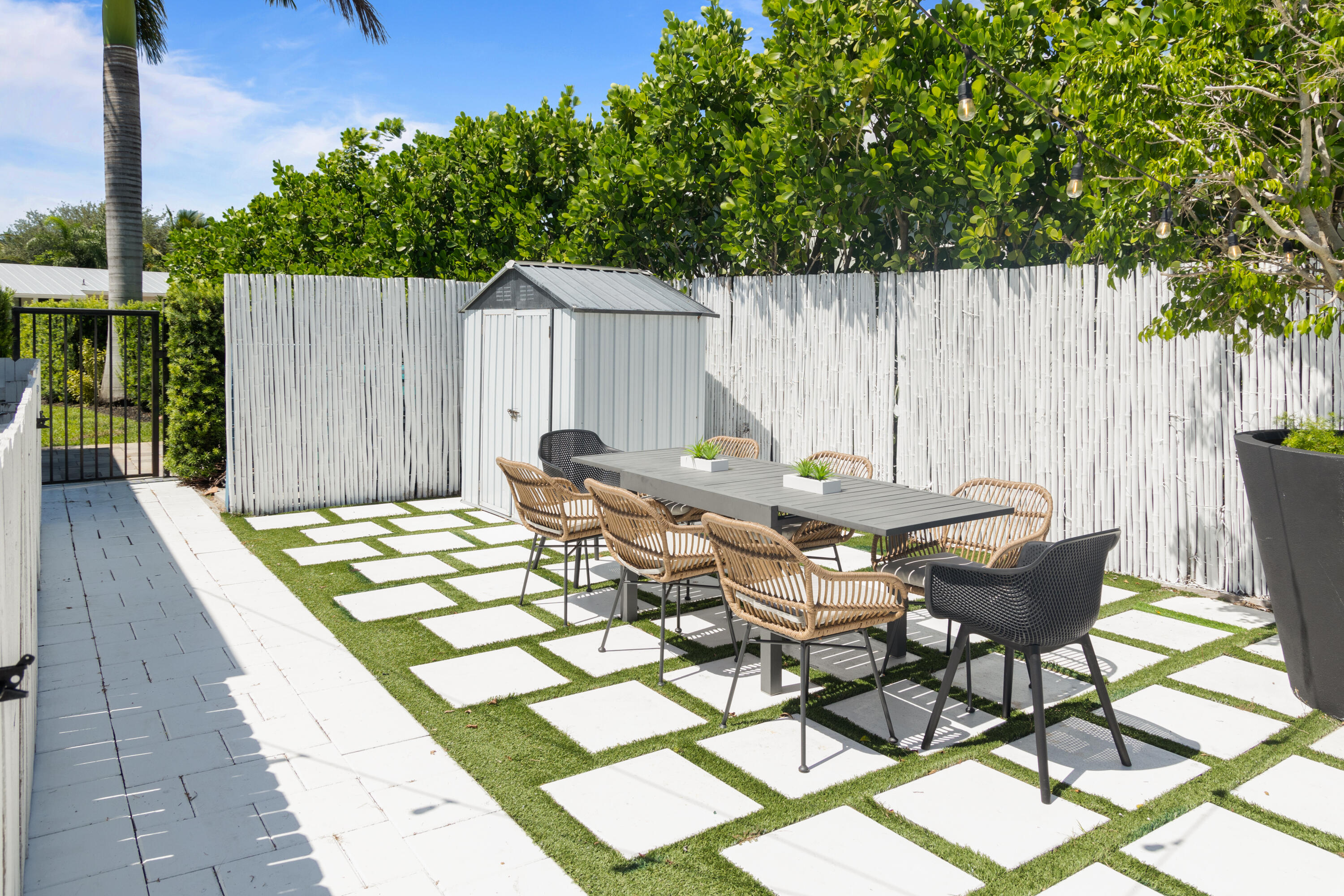 FOREST HILLS - Residential Lease