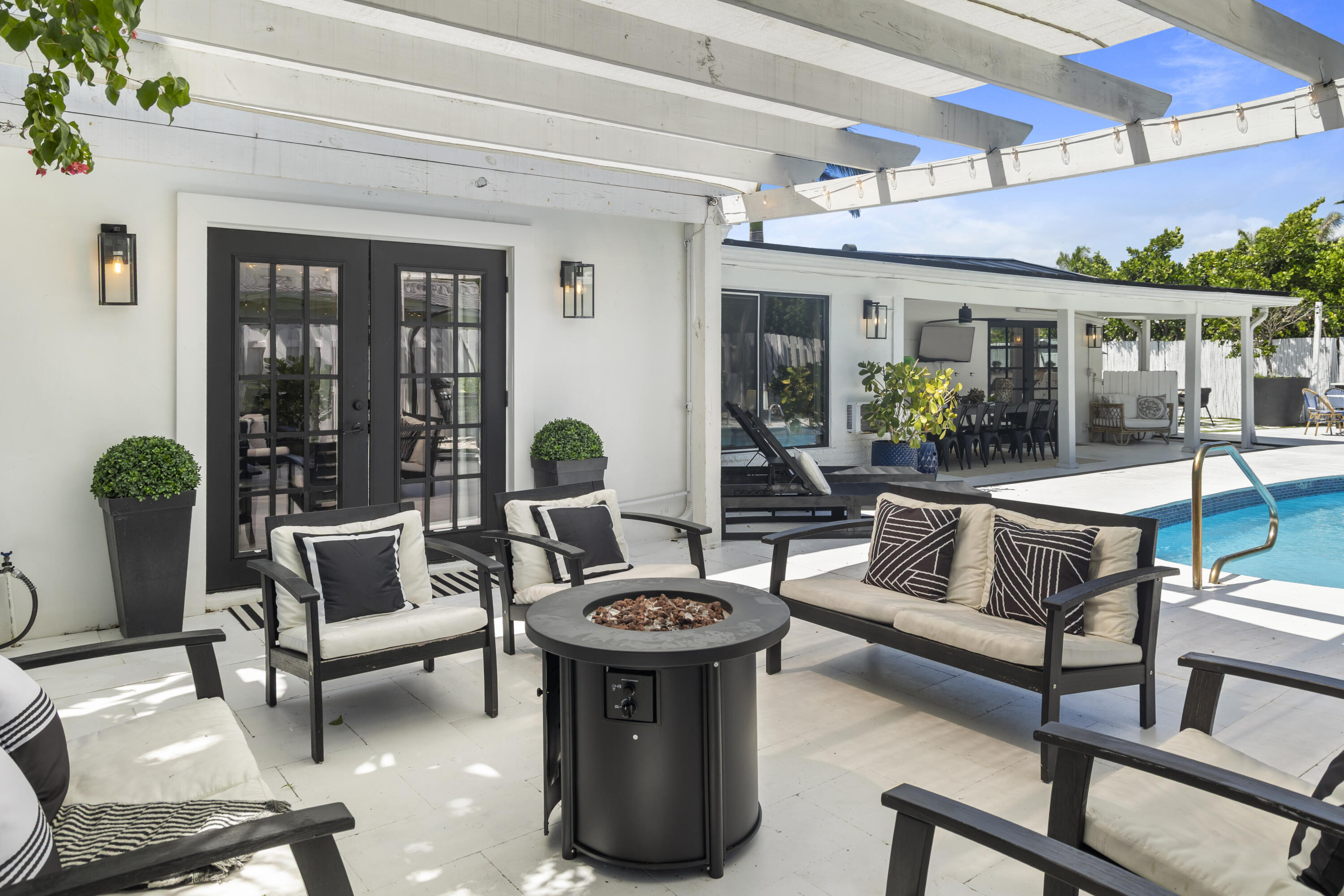 FOREST HILLS - Residential Lease