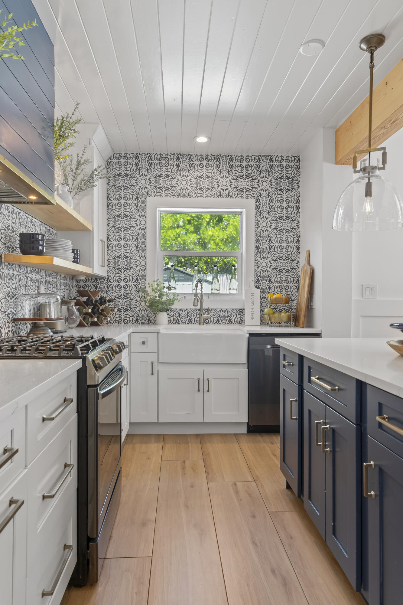 FOREST HILLS - Residential Lease