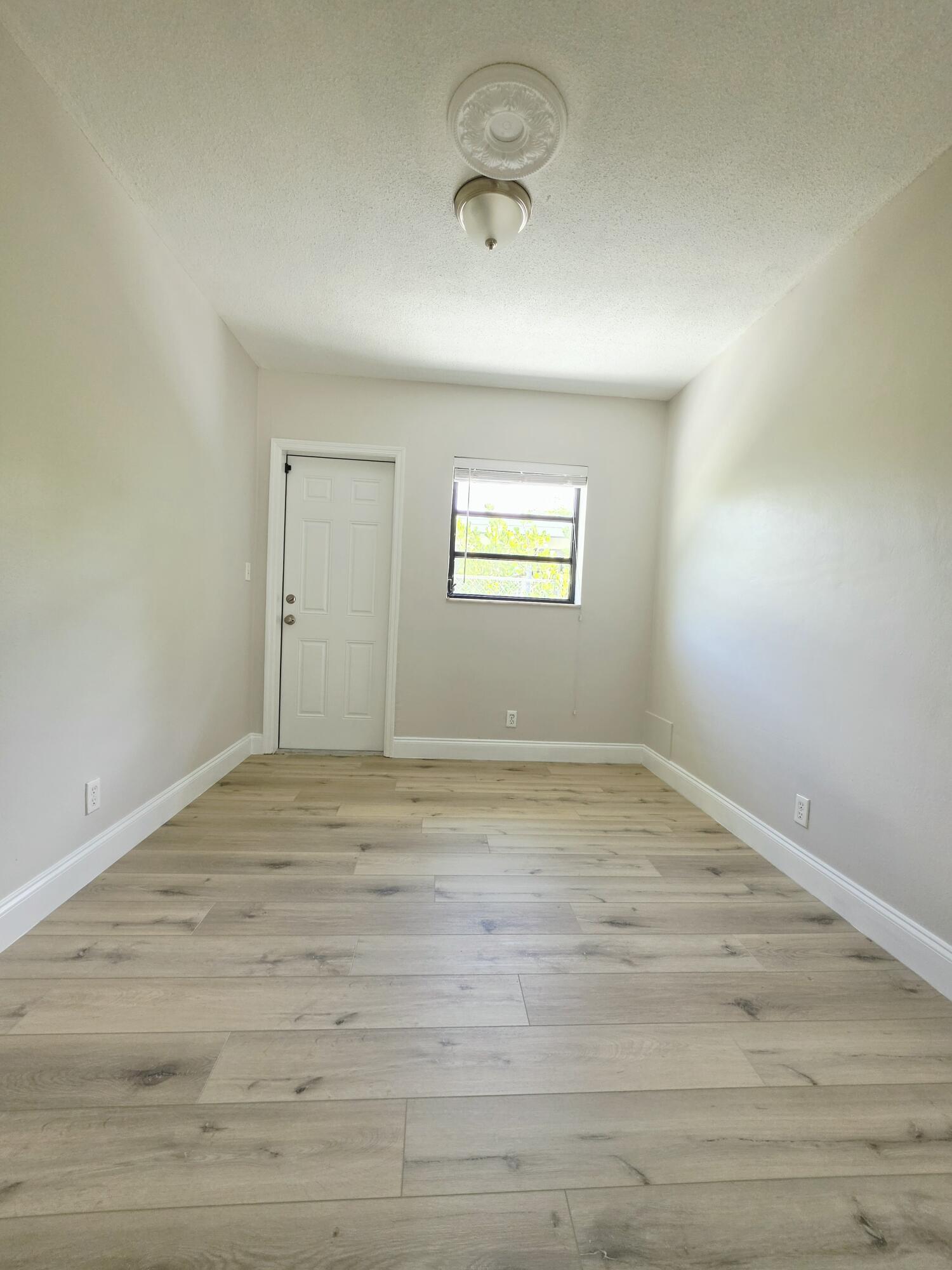 DEERFIELD BEACH ESTATES - Residential