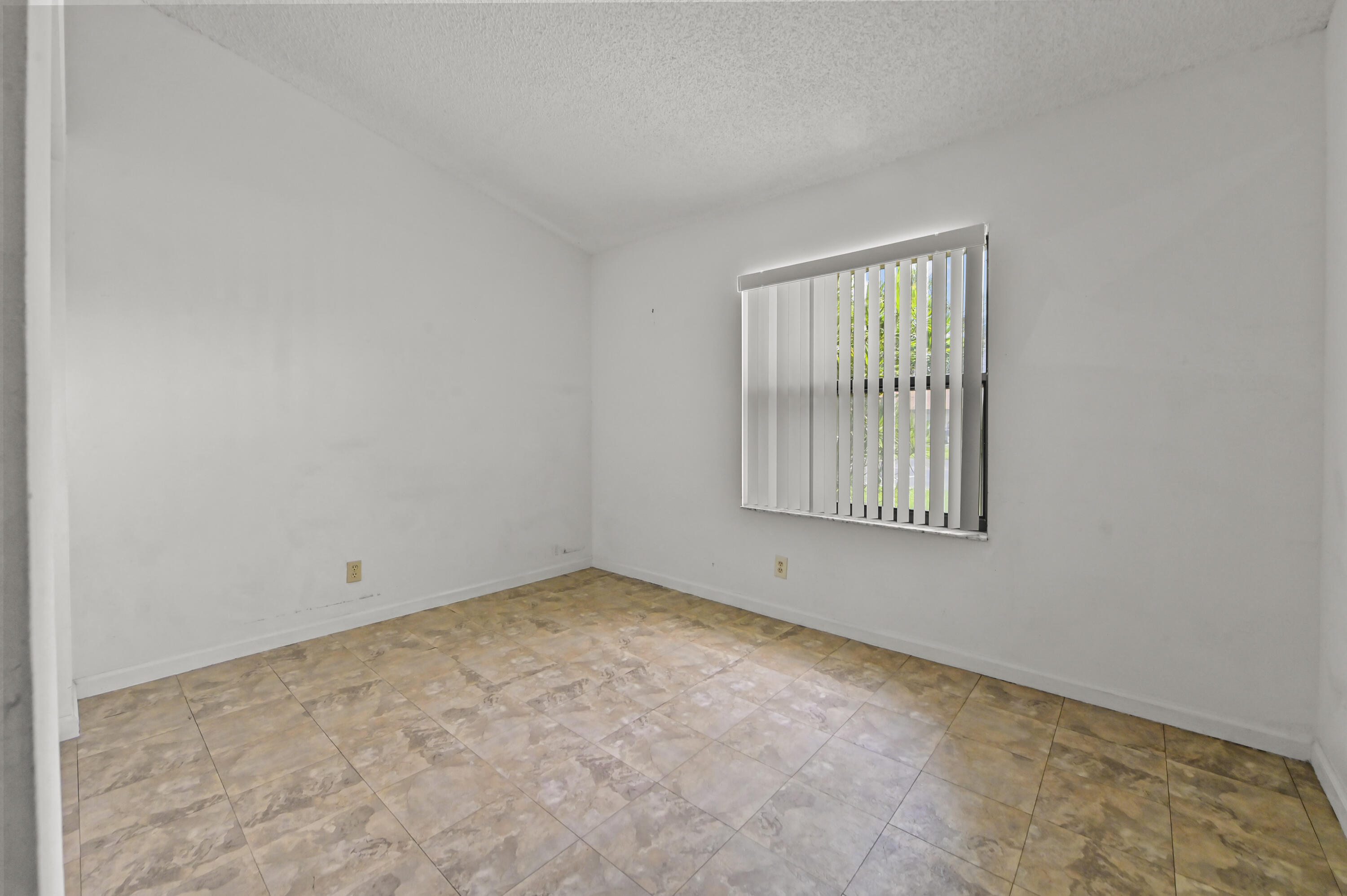 TRADEWINDS AT DOS LAGOS - Residential