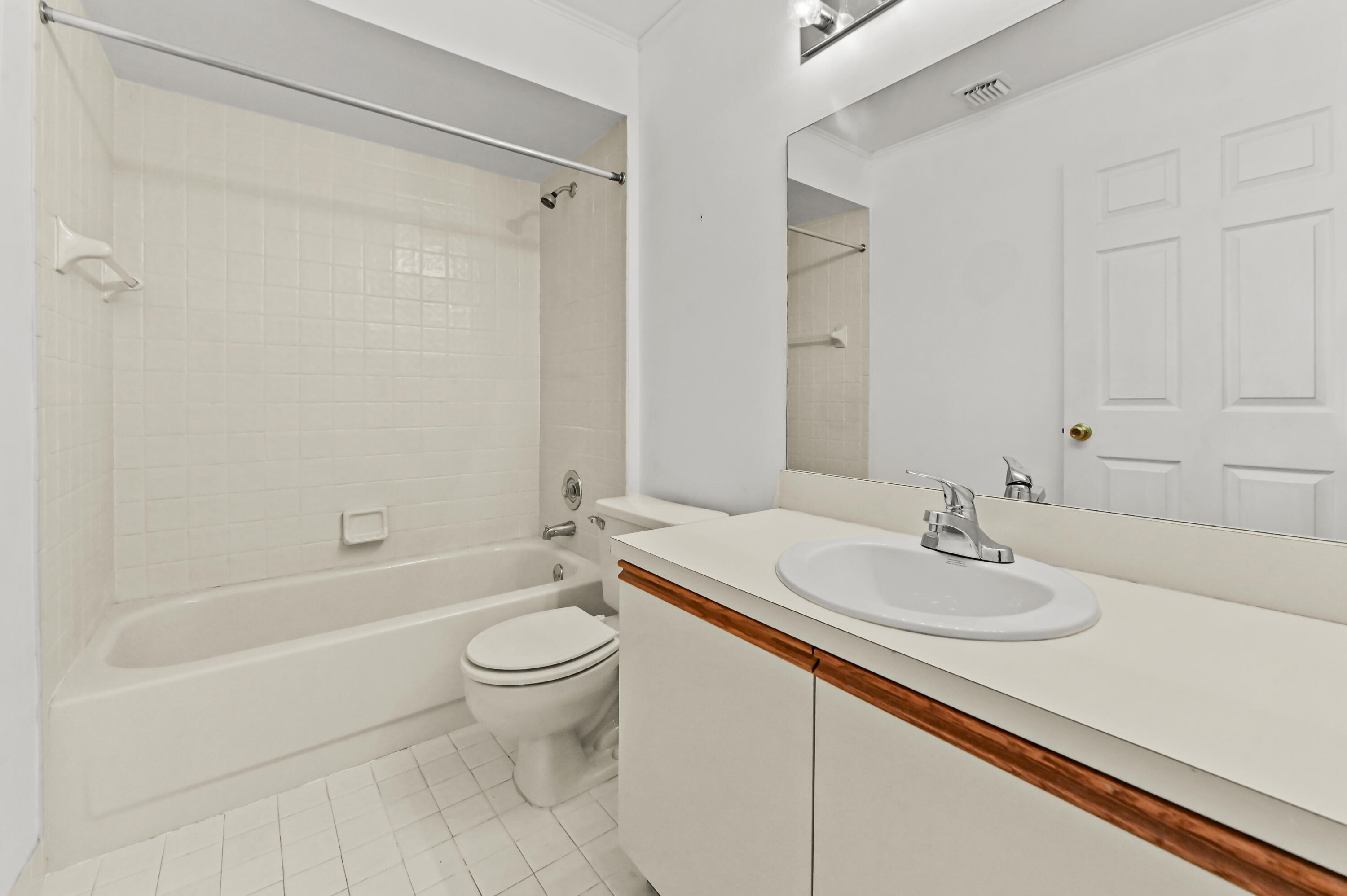 TRADEWINDS AT DOS LAGOS - Residential