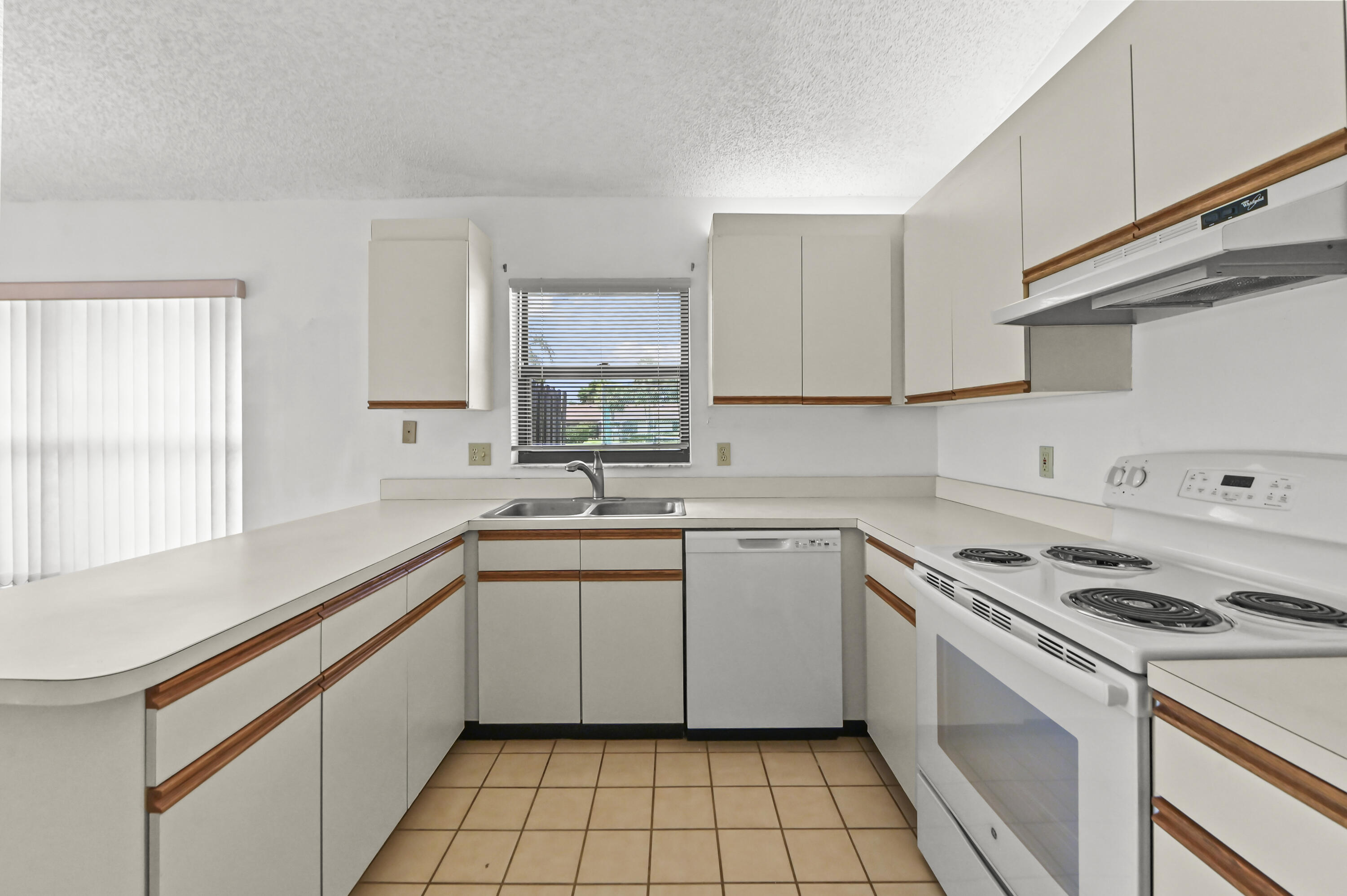 TRADEWINDS AT DOS LAGOS - Residential