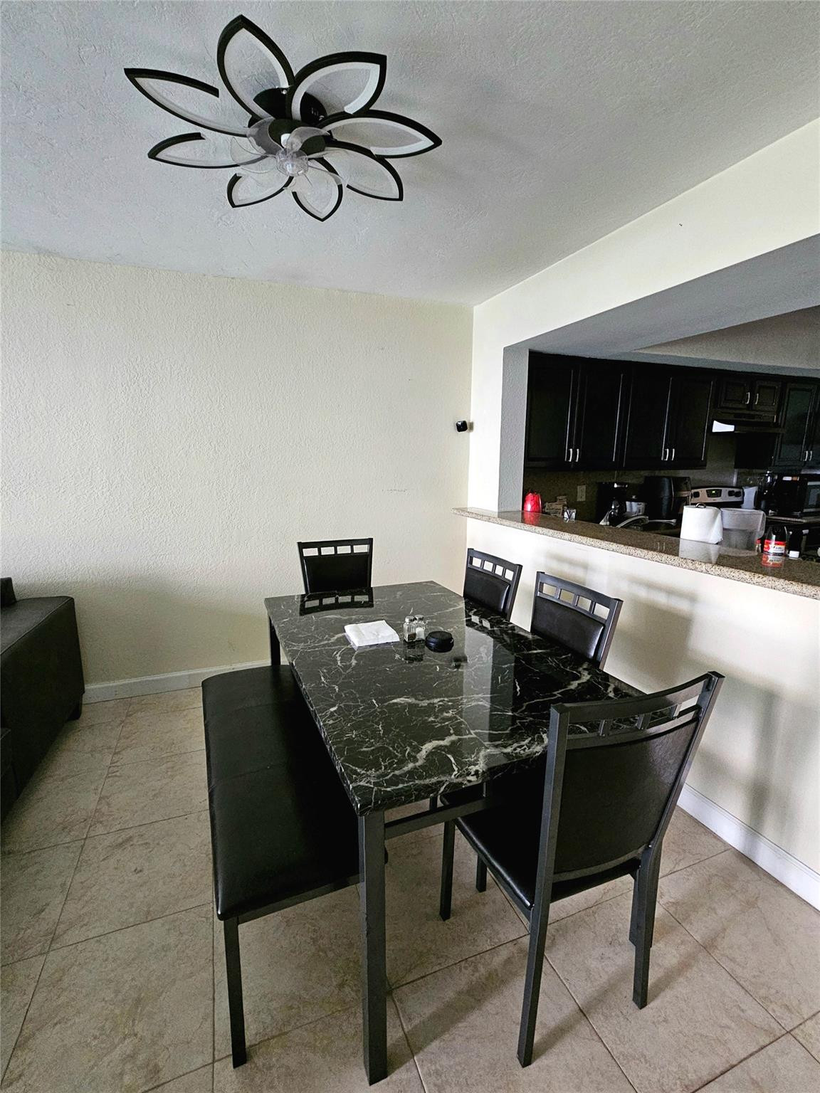 CORAL SPRINGS ESTATE TOWNHOMES - Residential Lease