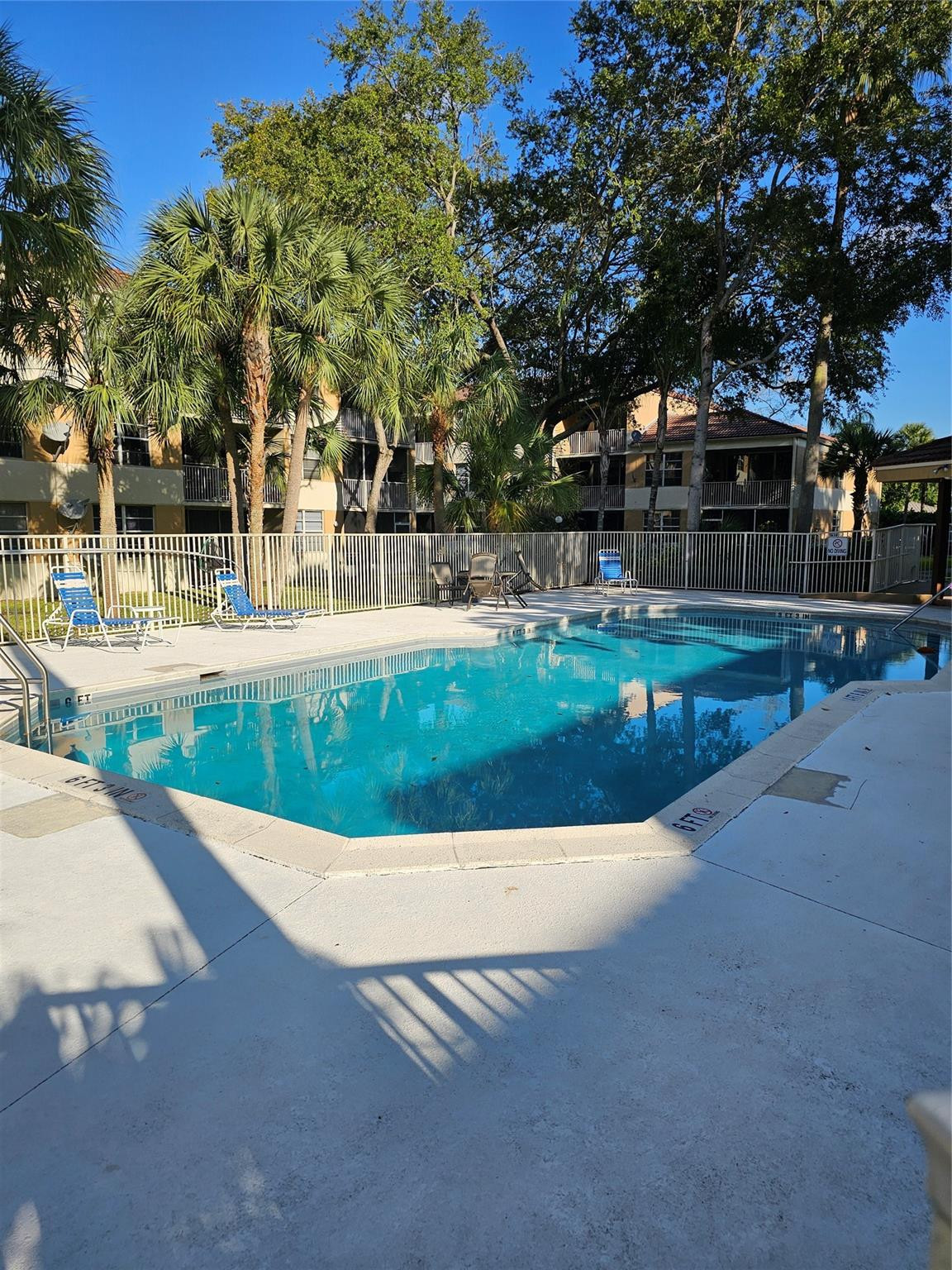 CORAL SPRINGS ESTATE TOWNHOMES - Residential Lease