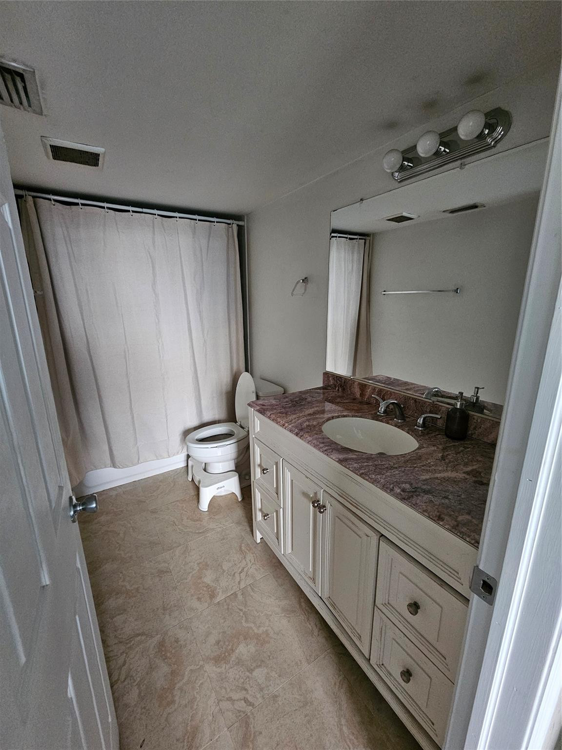 CORAL SPRINGS ESTATE TOWNHOMES - Residential Lease