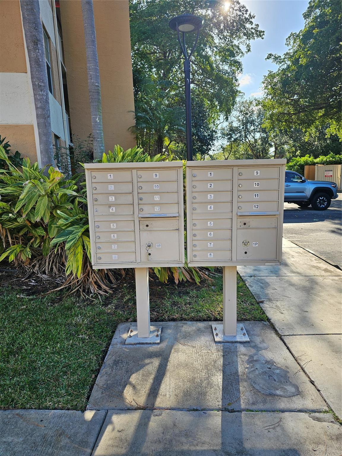 CORAL SPRINGS ESTATE TOWNHOMES - Residential Lease