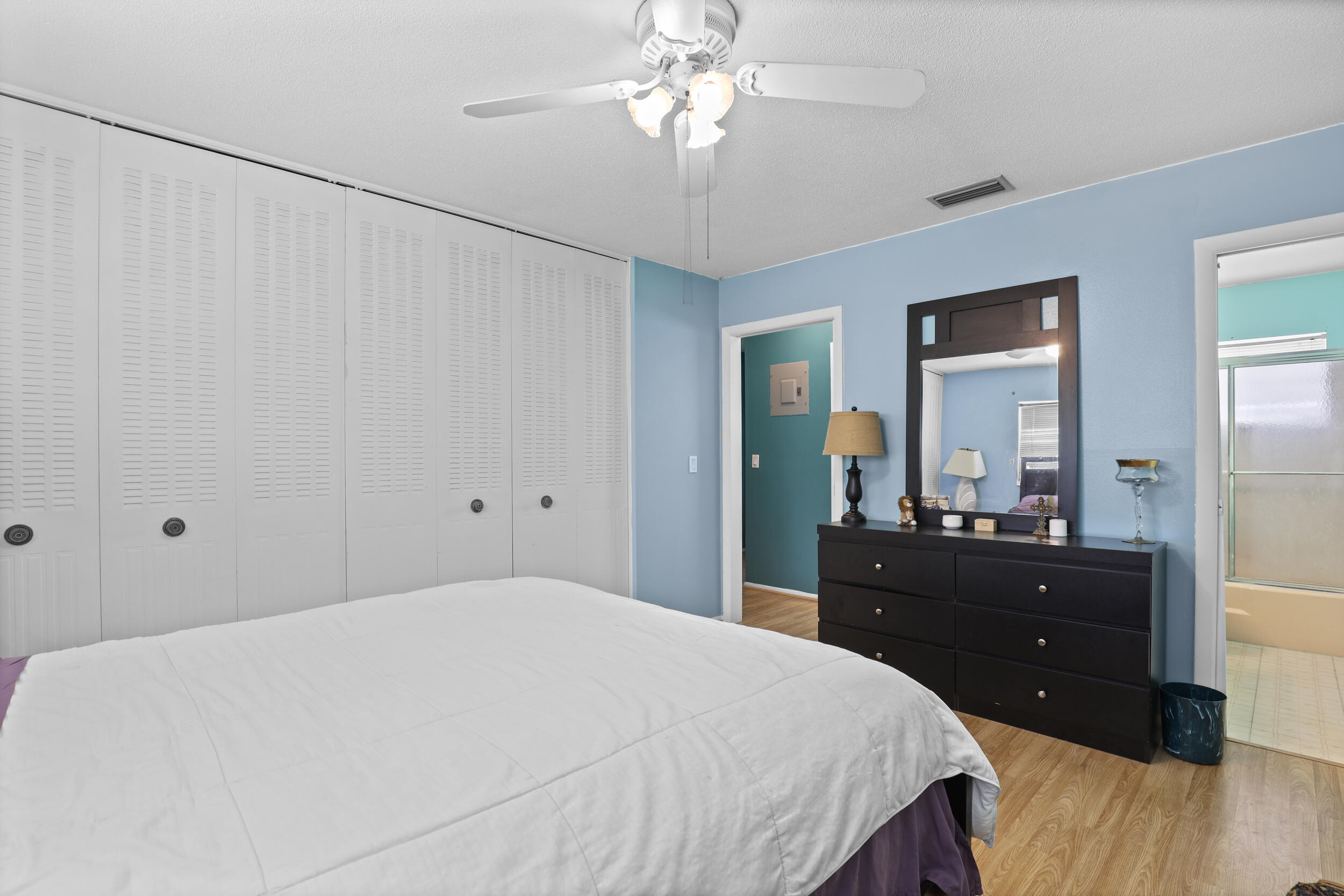 CRESTHAVEN VILLAS 7 CONDO - Residential