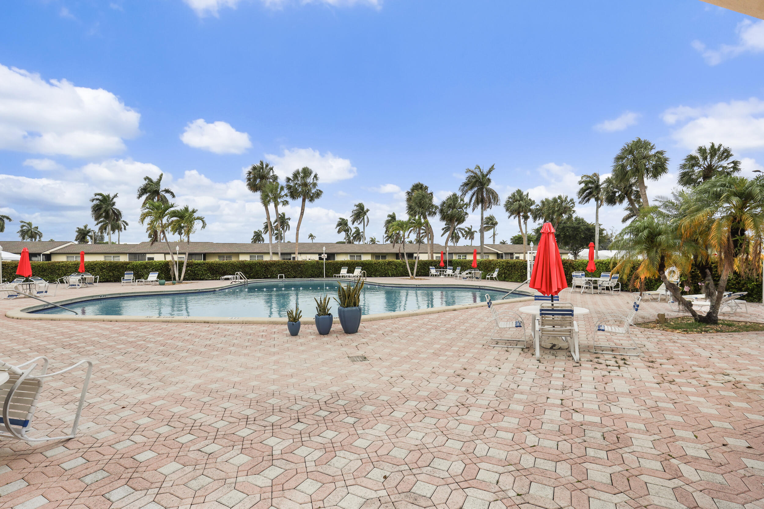 CRESTHAVEN VILLAS 7 CONDO - Residential