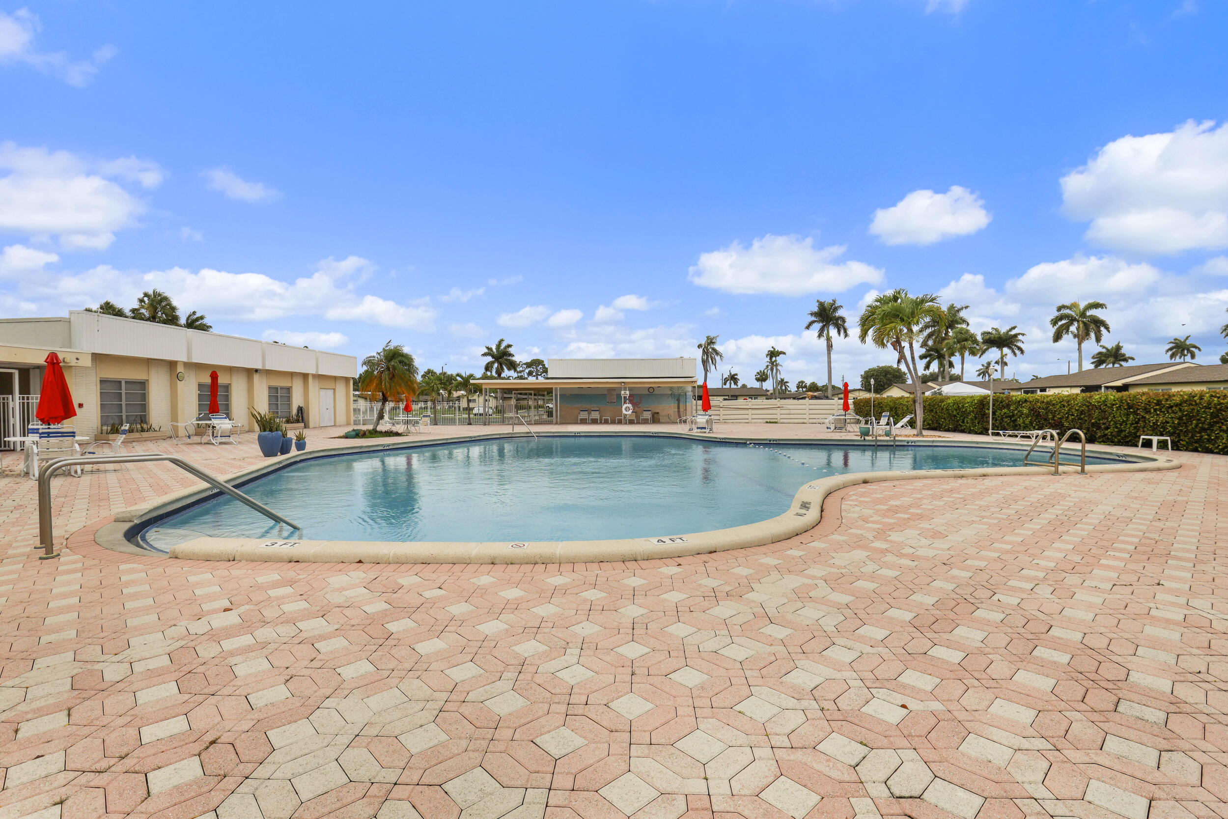 CRESTHAVEN VILLAS 7 CONDO - Residential