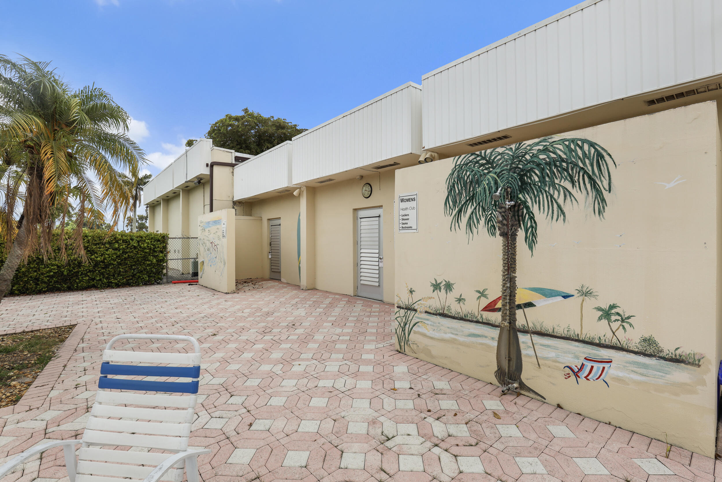 CRESTHAVEN VILLAS 7 CONDO - Residential