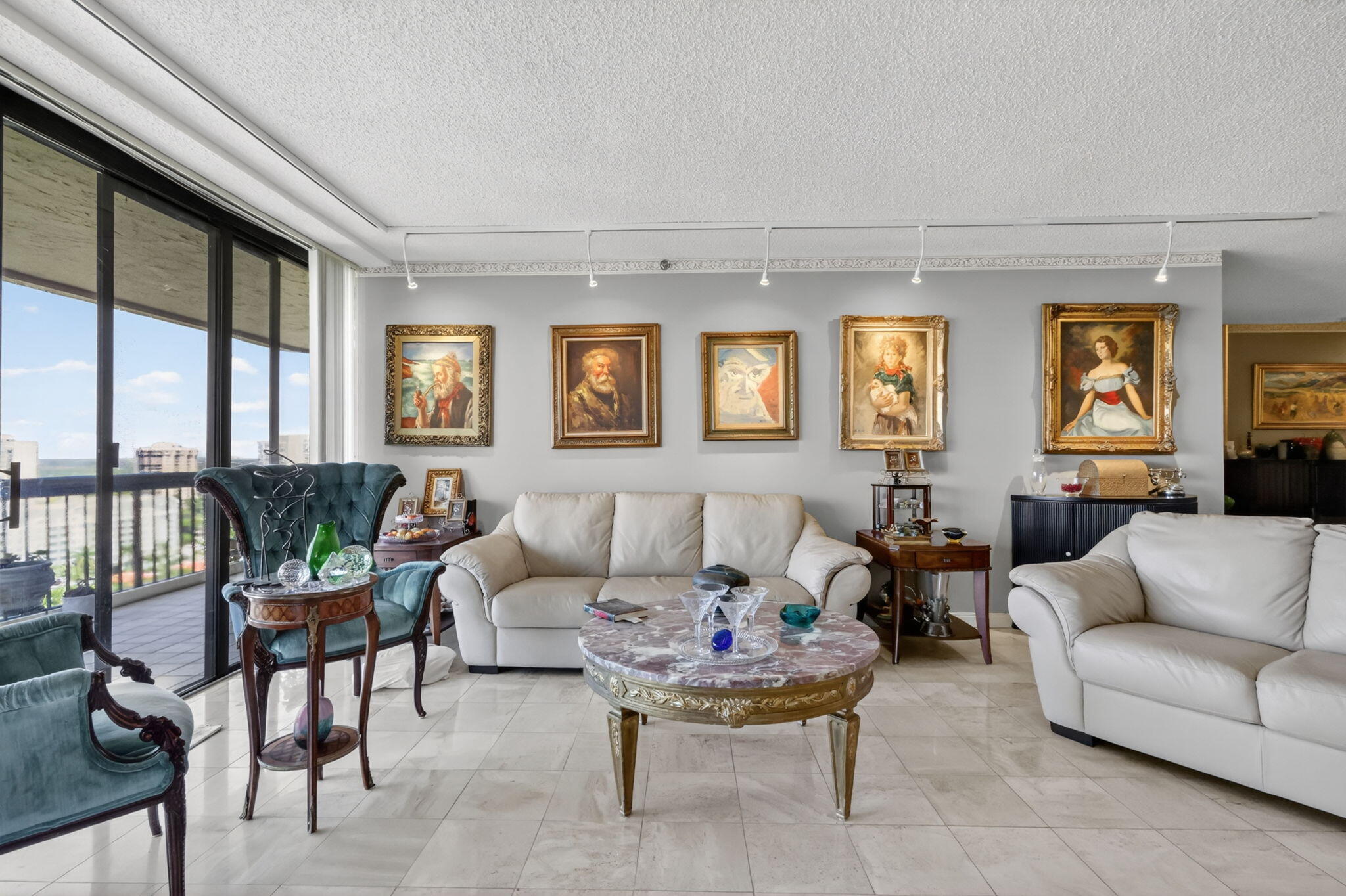 CONSULATE CONDO - Residential